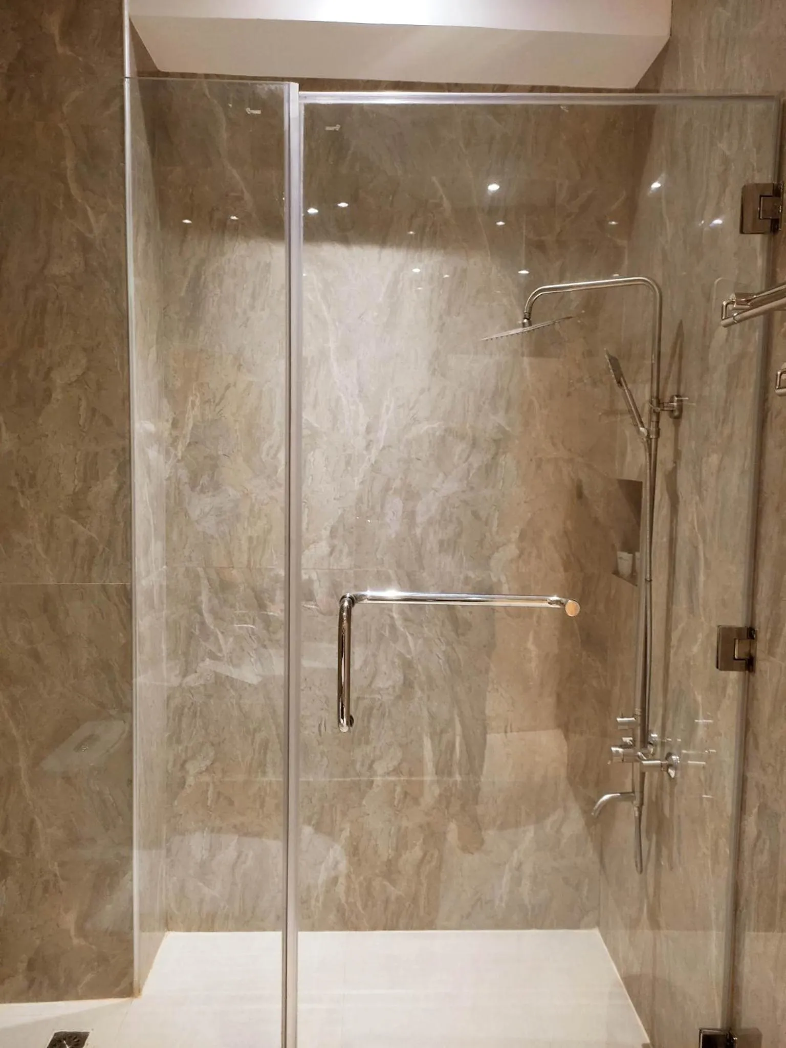 Shower in Villa Isabel Hotel