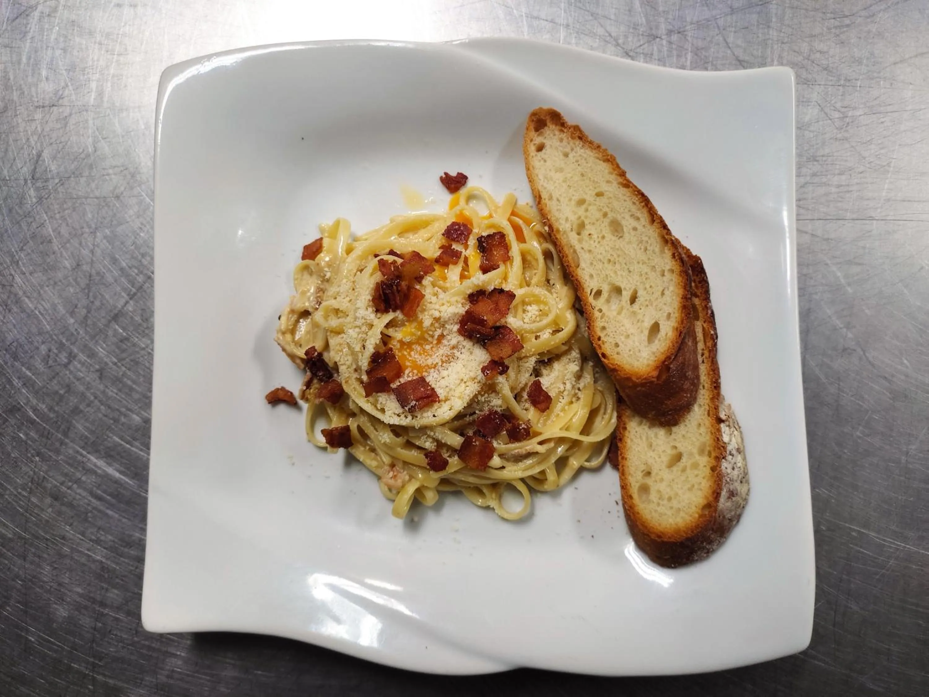 Restaurant/places to eat in Villa Isabel Hotel