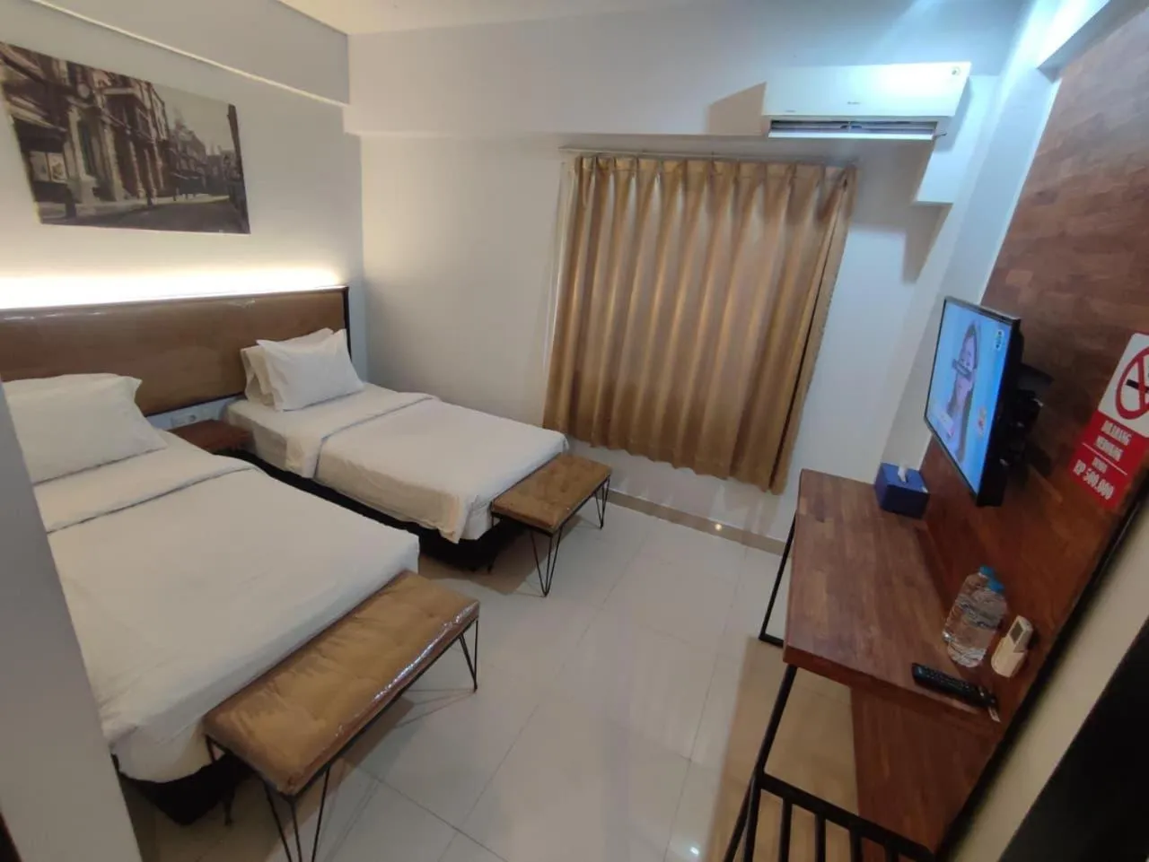 Bedroom, Bed in De La Charis Hotel by Waringin Hospitality