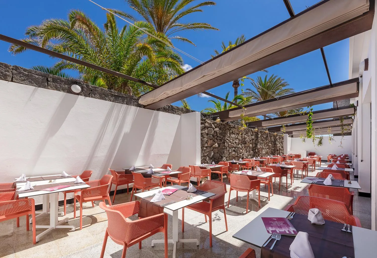 Restaurant/places to eat in Hotel Mirador Papagayo by LIVVO