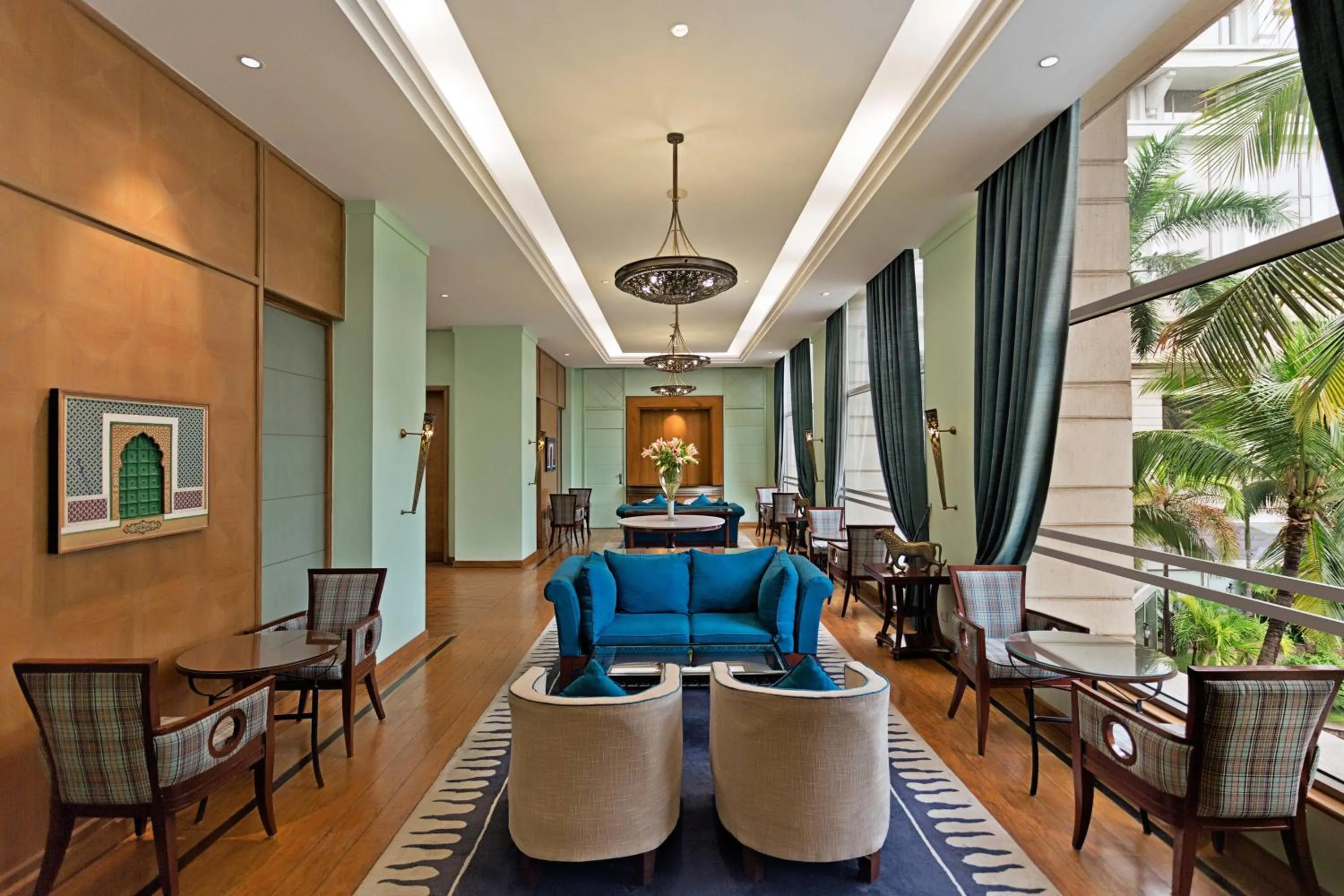 Lounge or bar in ITC Kakatiya, a Luxury Collection Hotel, Hyderabad