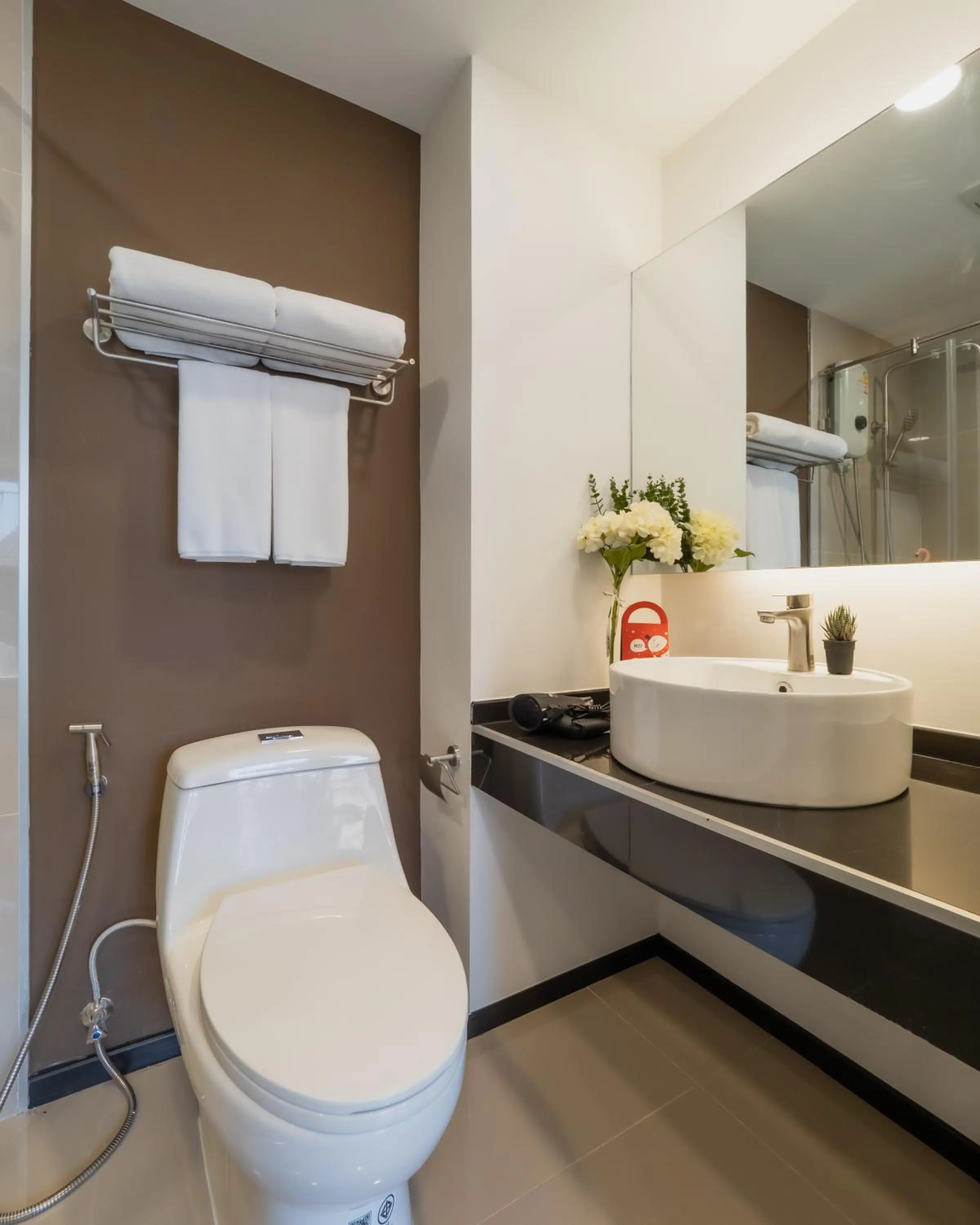 Bathroom in Samutprakarn Hotel