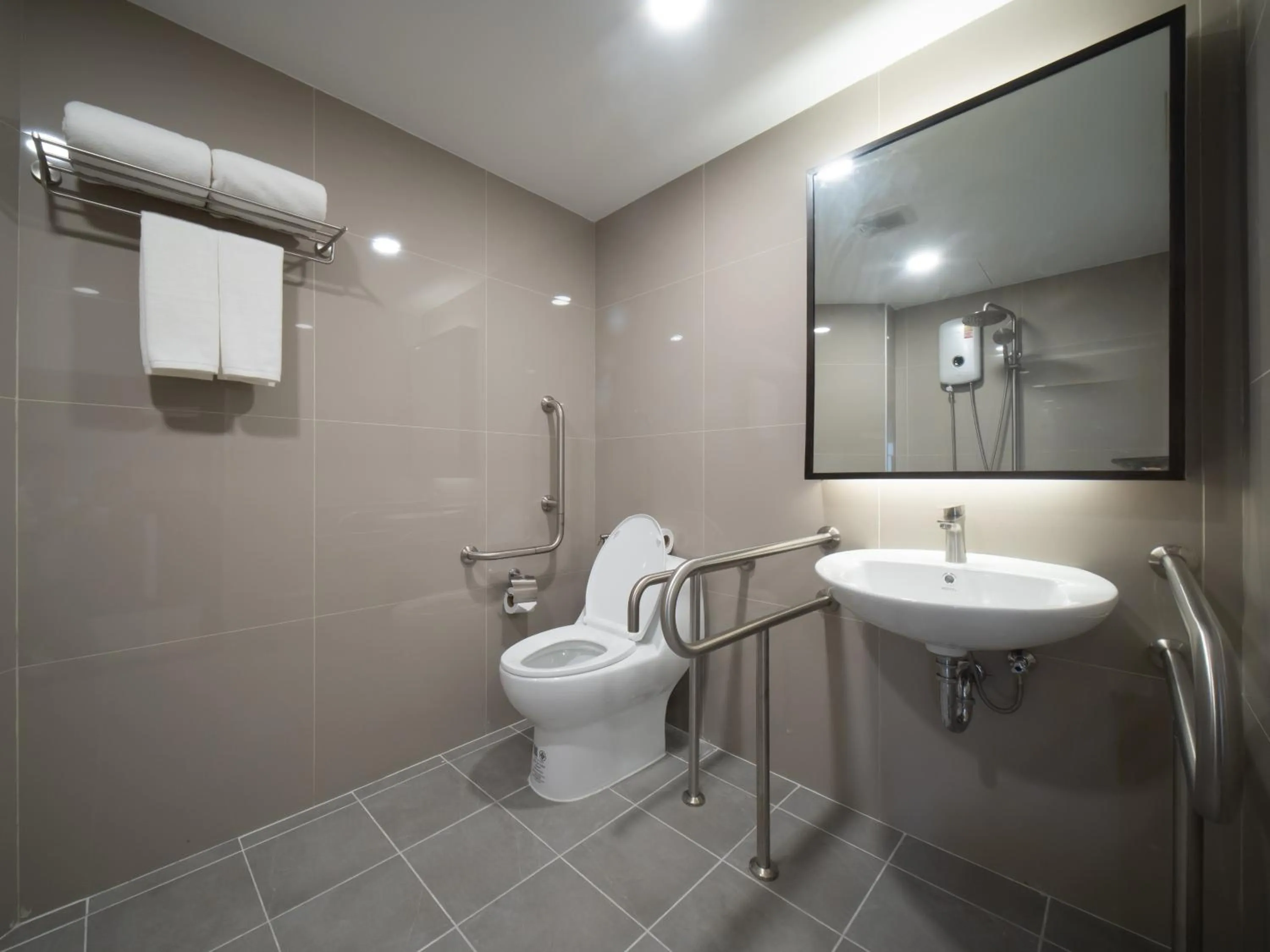 Facility for disabled guests in Samutprakarn Hotel