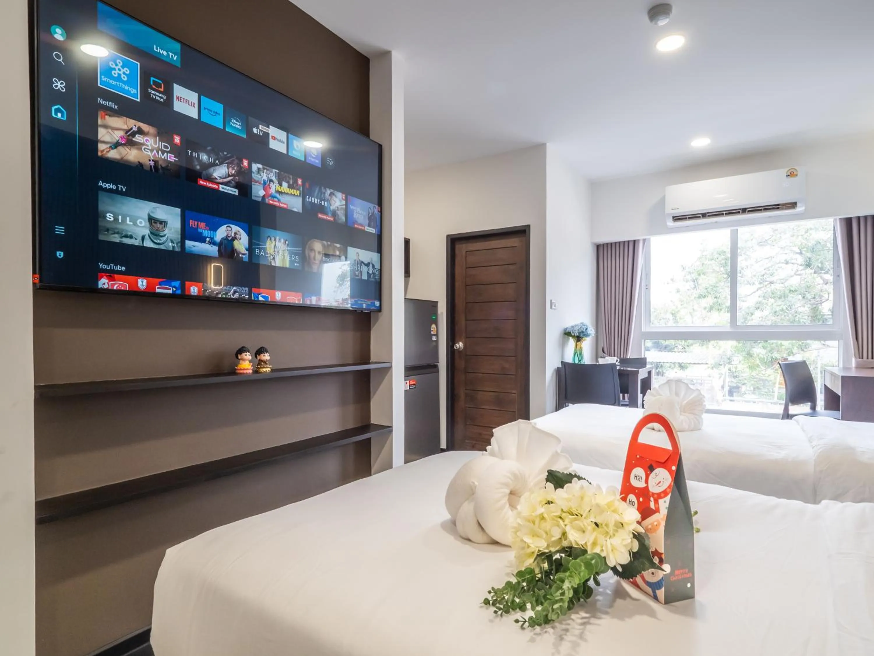 Bed in Samutprakarn Hotel