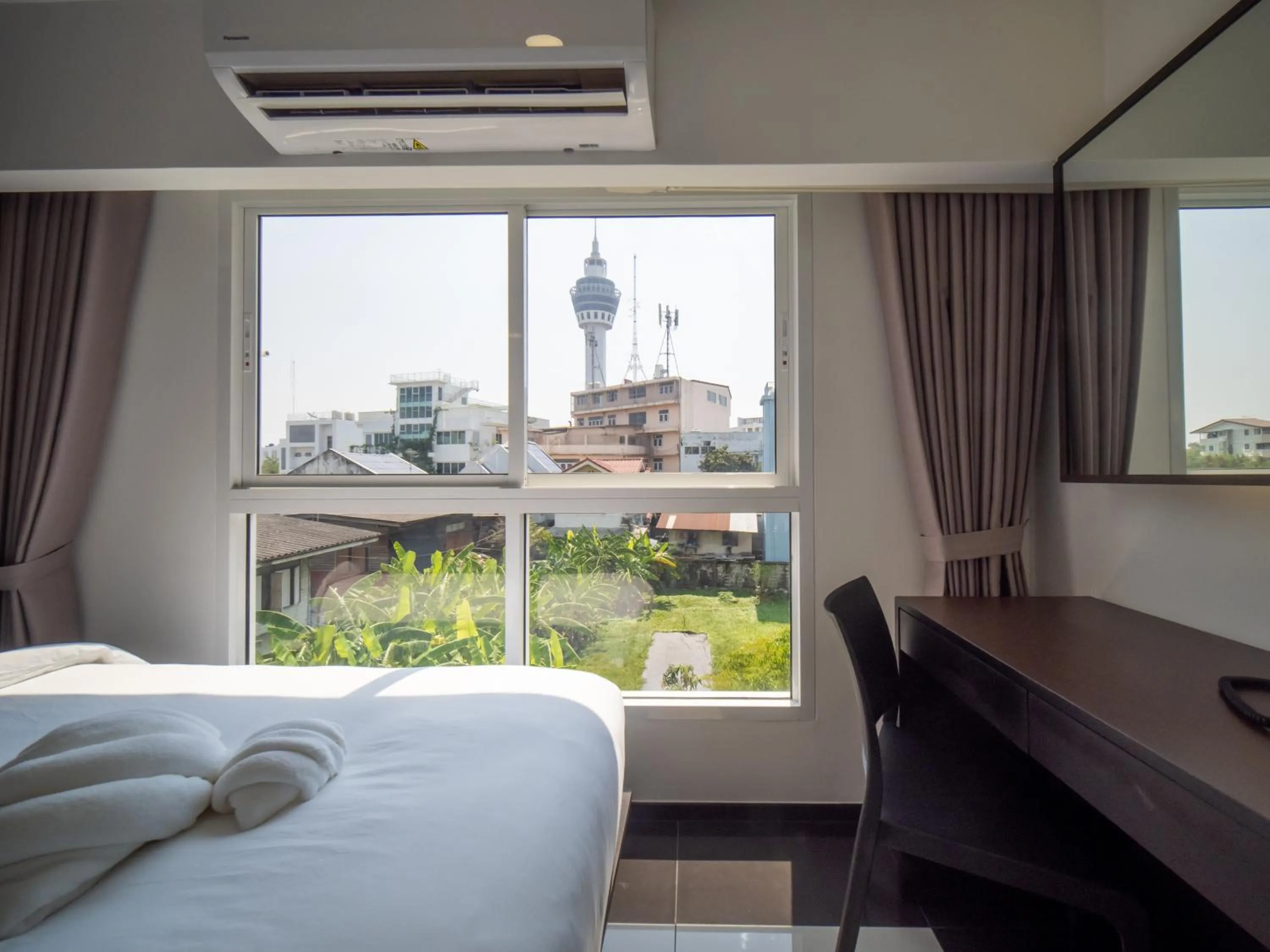 View (from property/room), Bed in Samutprakarn Hotel