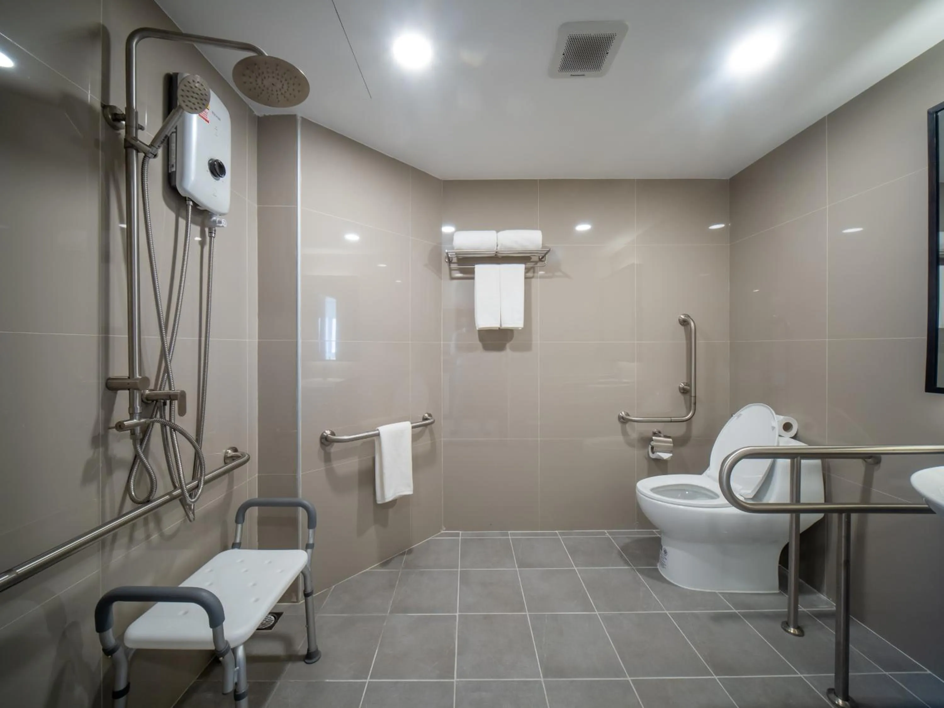 Facility for disabled guests in Samutprakarn Hotel