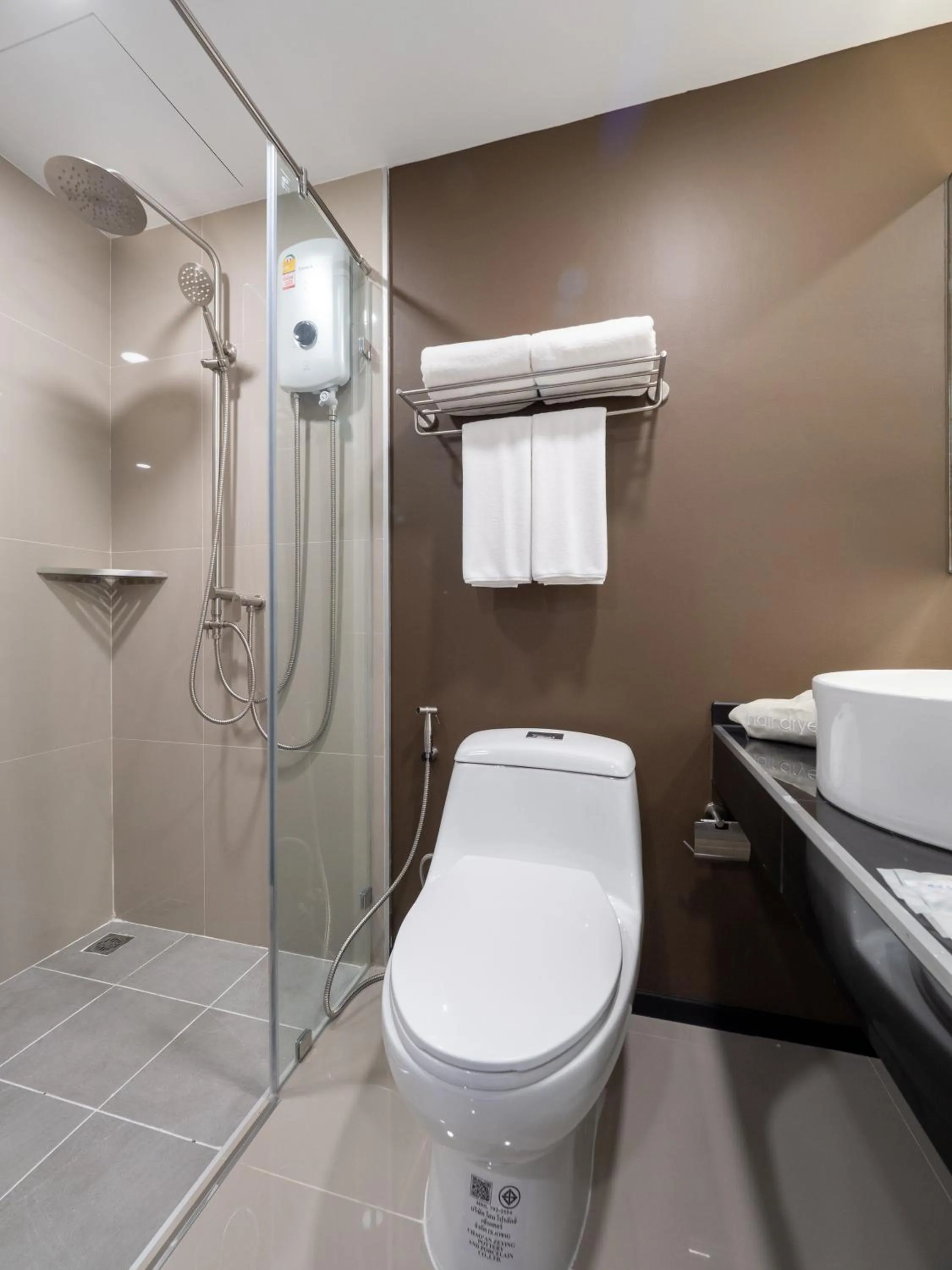 Toilet in Samutprakarn Hotel