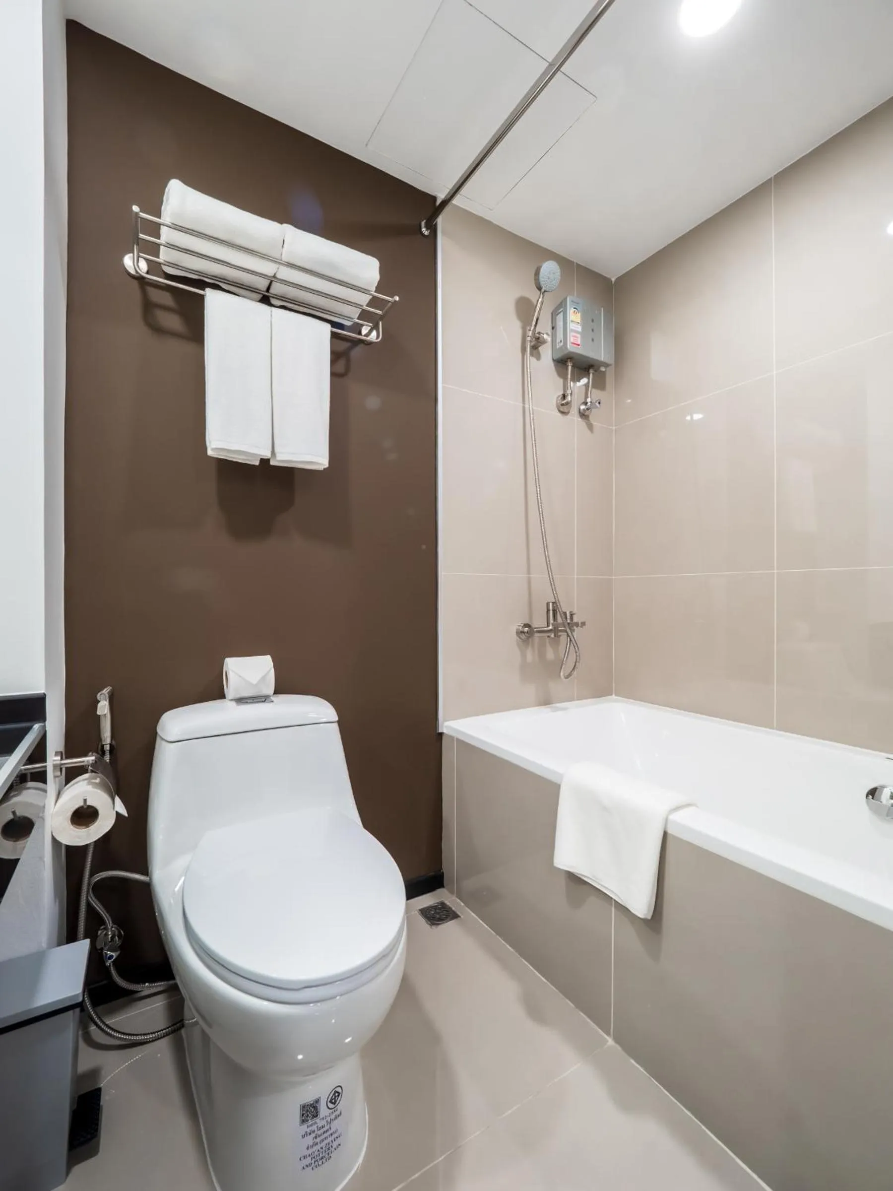 Bathroom in Samutprakarn Hotel