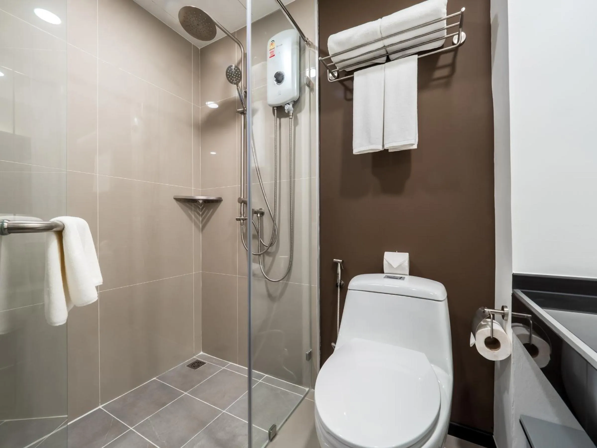 Bathroom in Samutprakarn Hotel