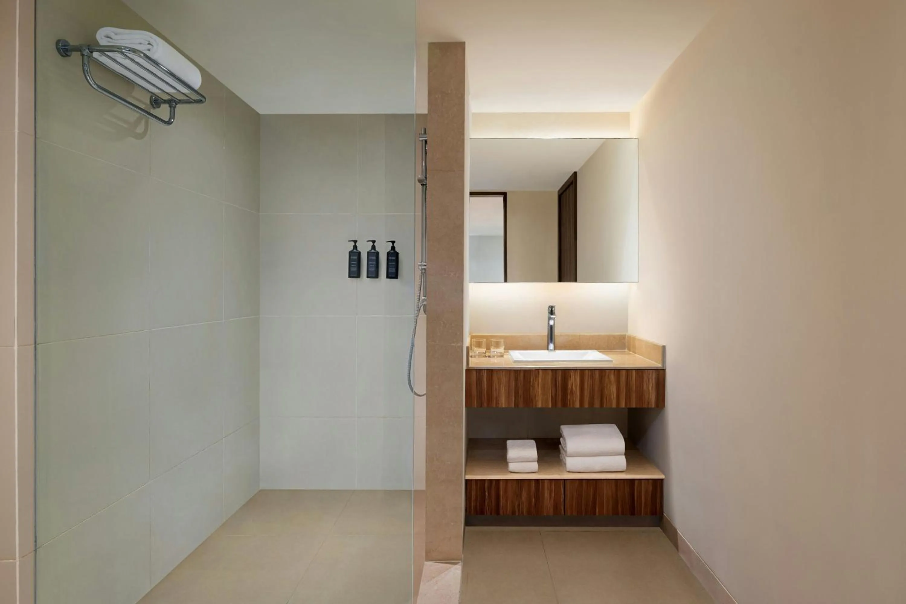 Photo of the whole room, Bed in Sheraton Hyderabad Hotel