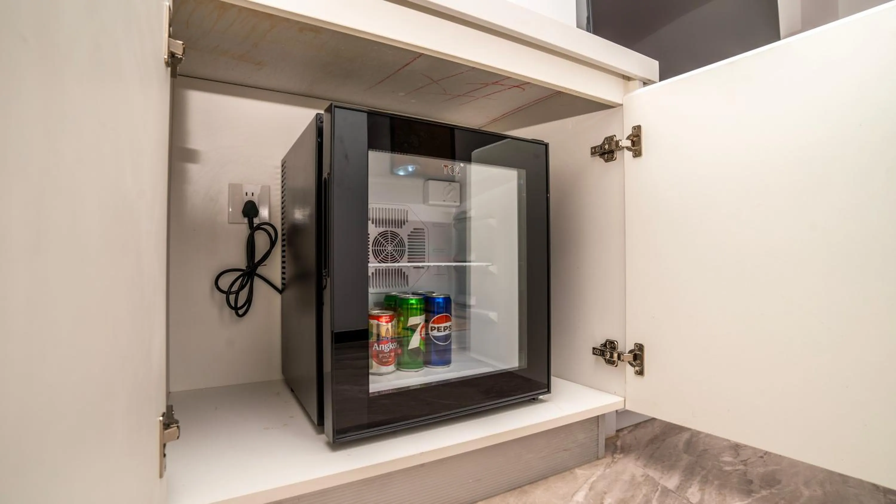 minibar in Merton Holiday Inn