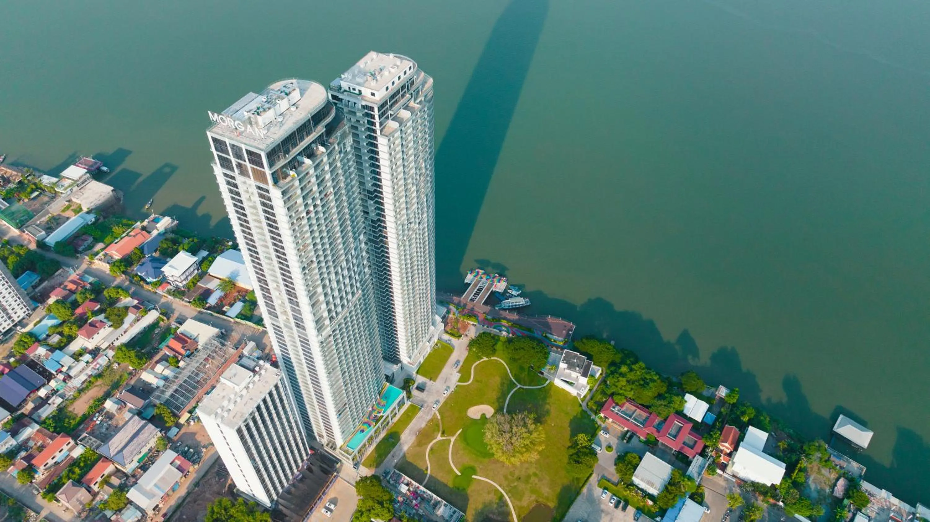 Property building in Merton Holiday Inn