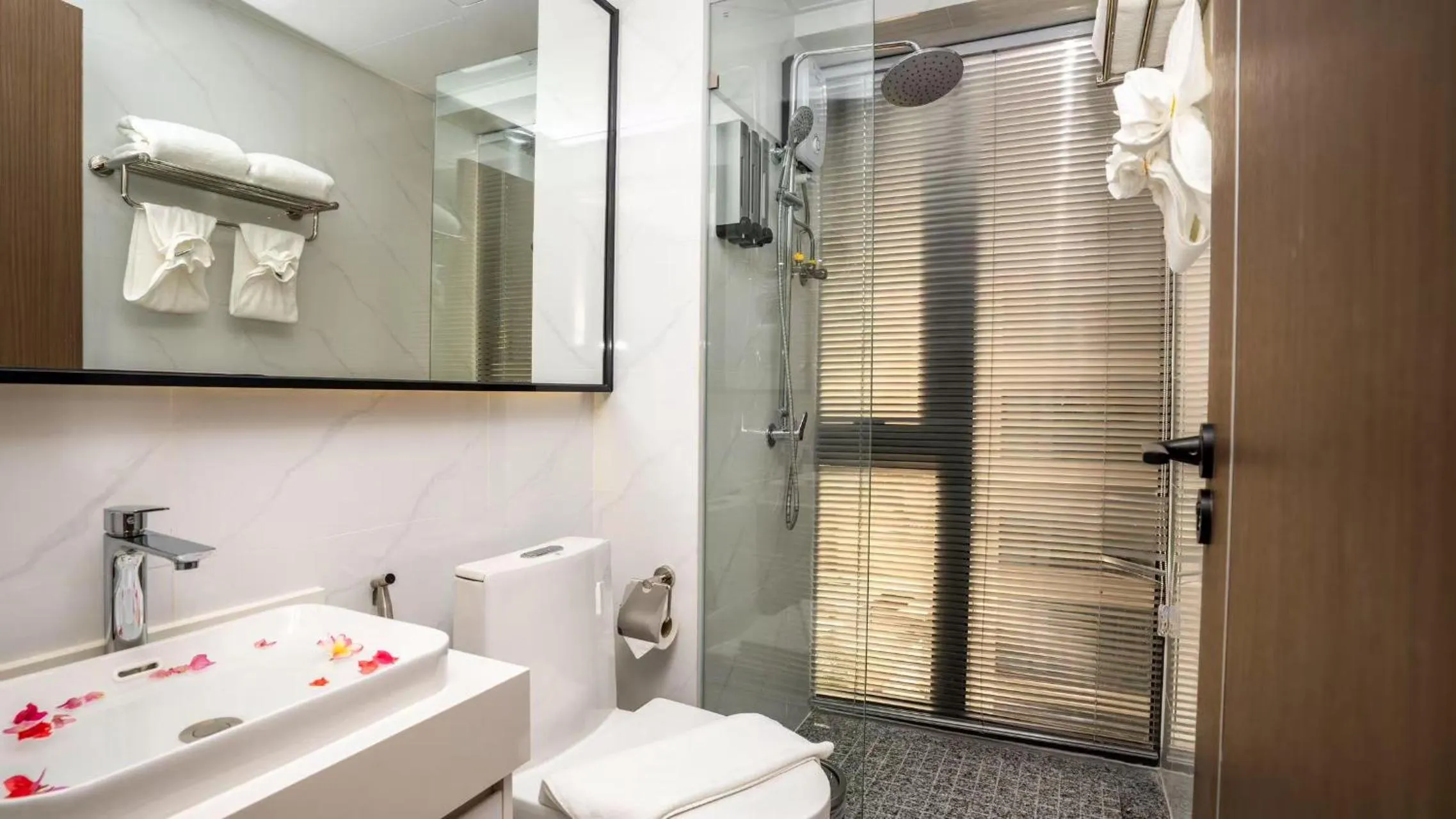 Bathroom in Merton Holiday Inn