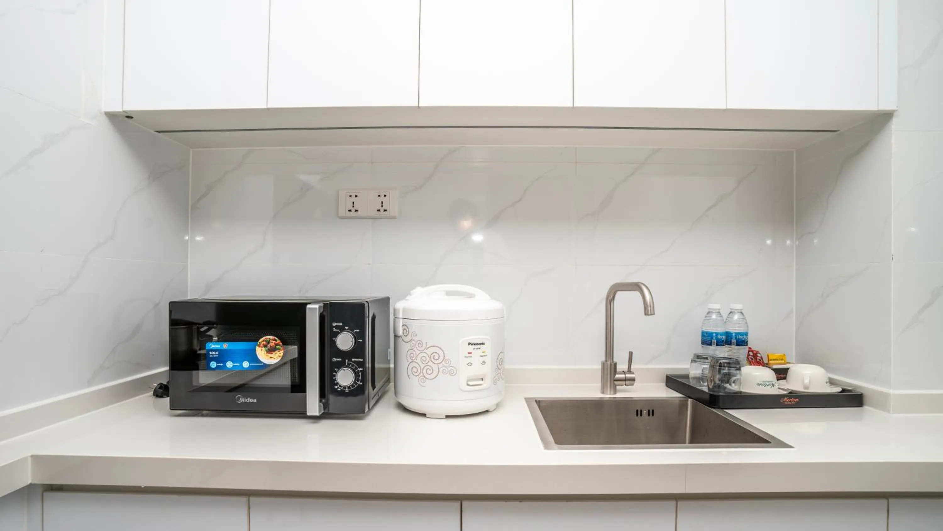 Kitchen or kitchenette in Merton Holiday Inn