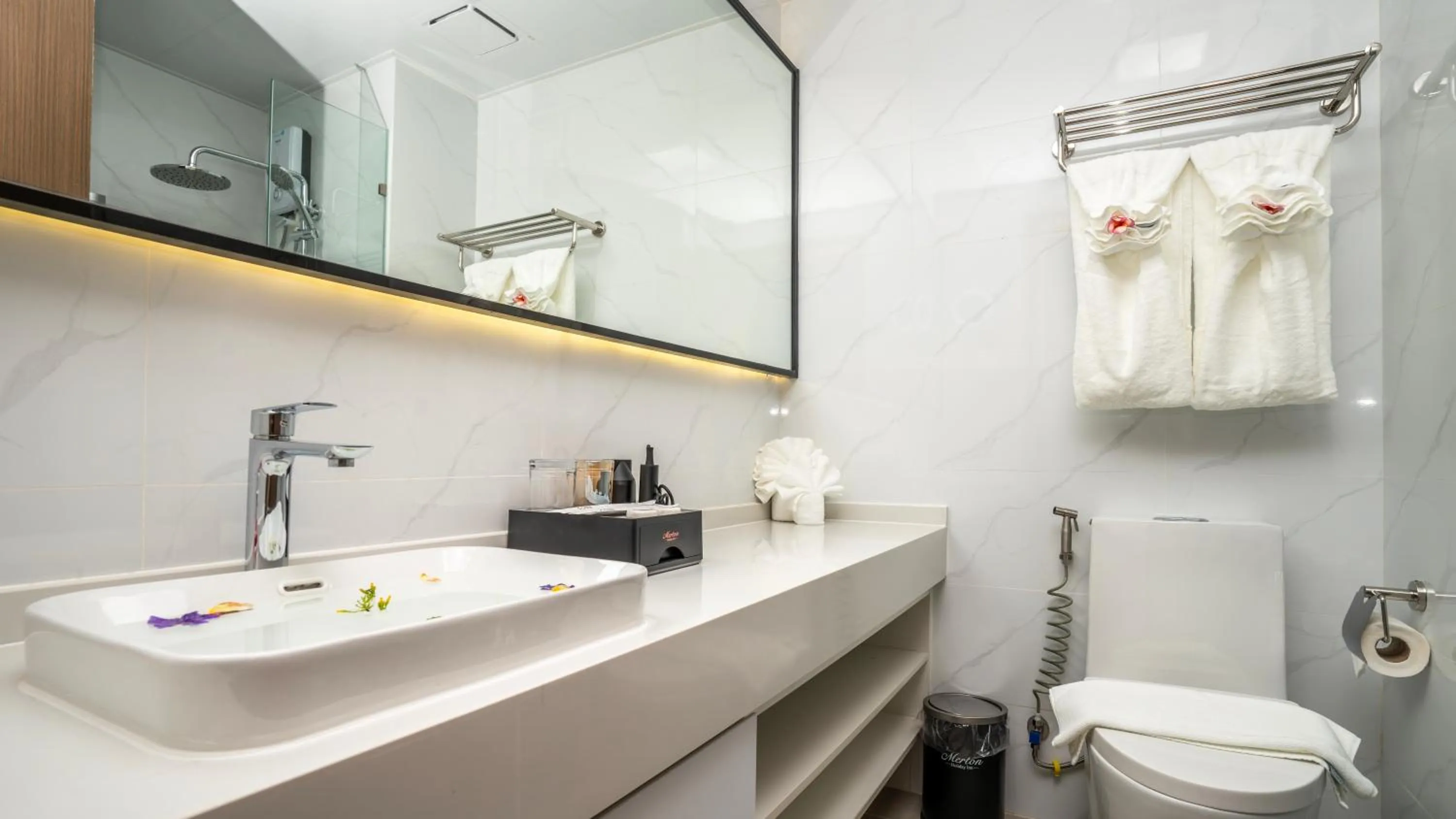 Bathroom in Merton Holiday Inn