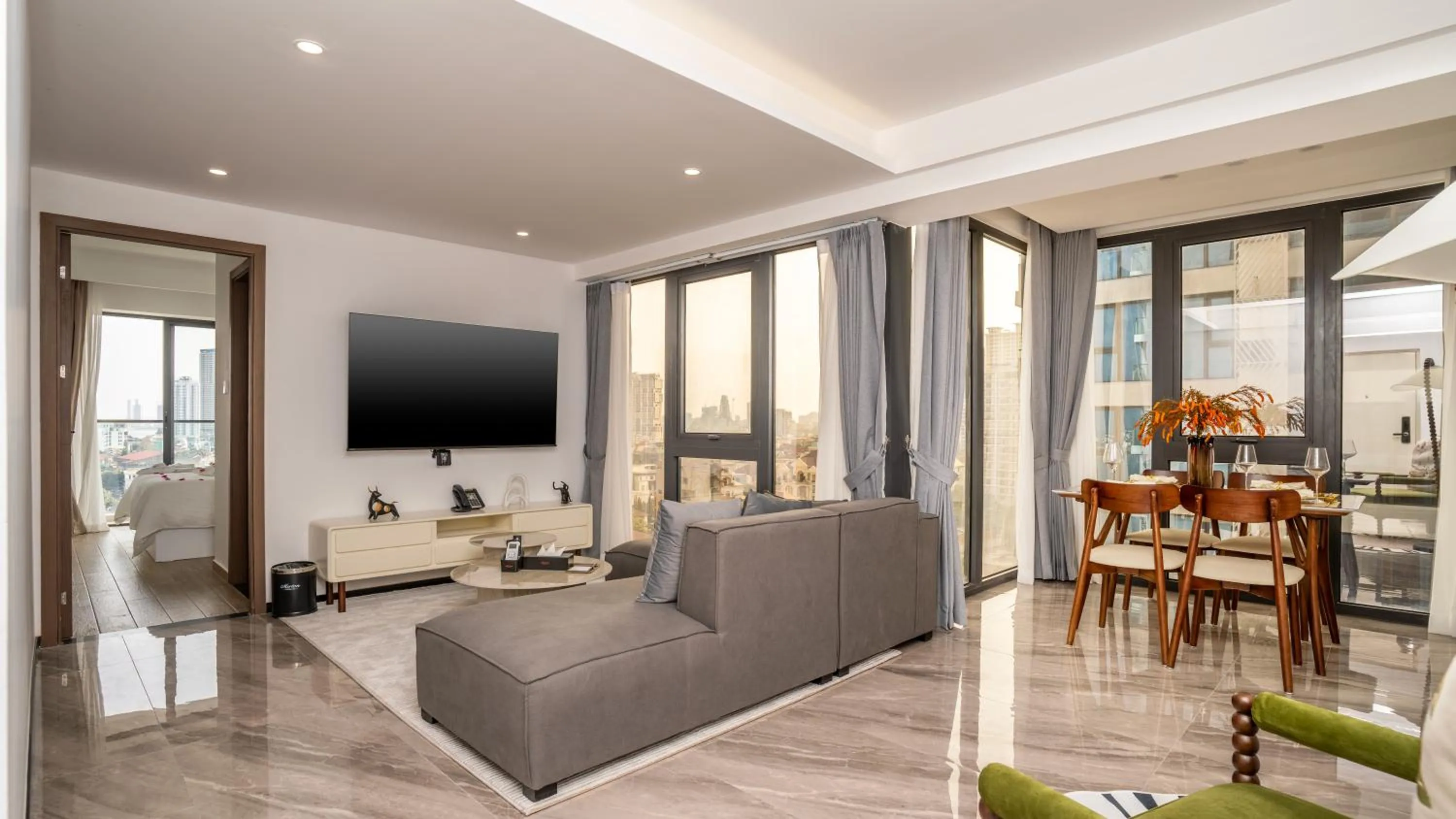 Communal lounge/ TV room in Merton Holiday Inn