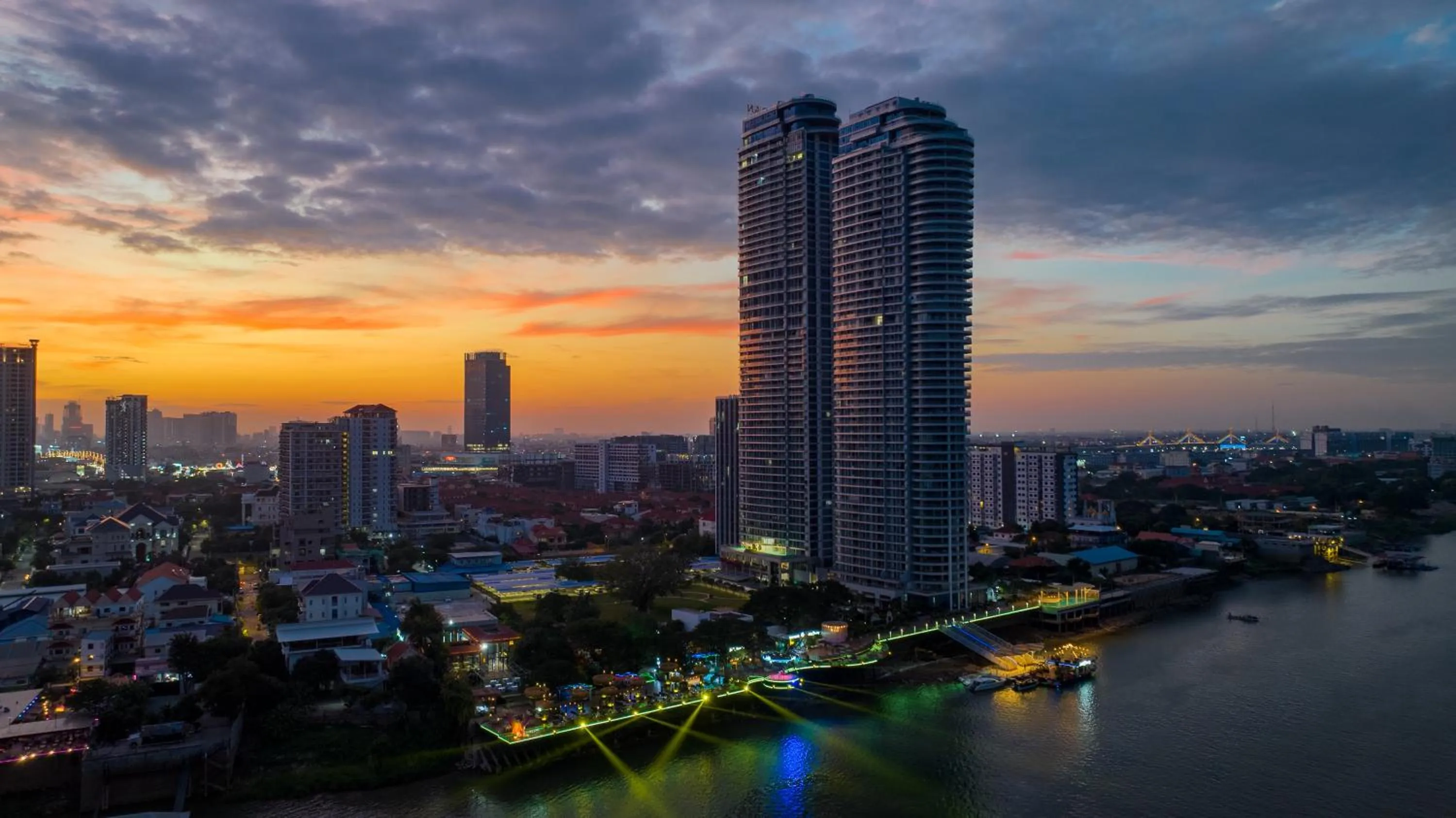 Property building in Merton Holiday Inn