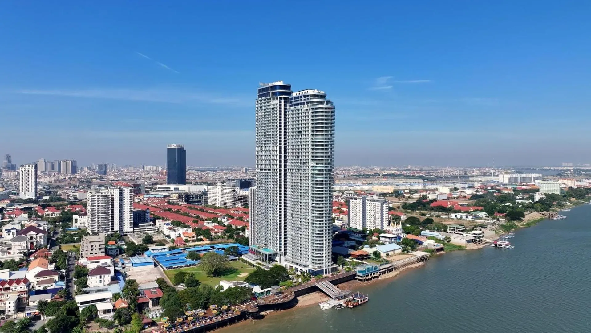 Property building in Merton Holiday Inn