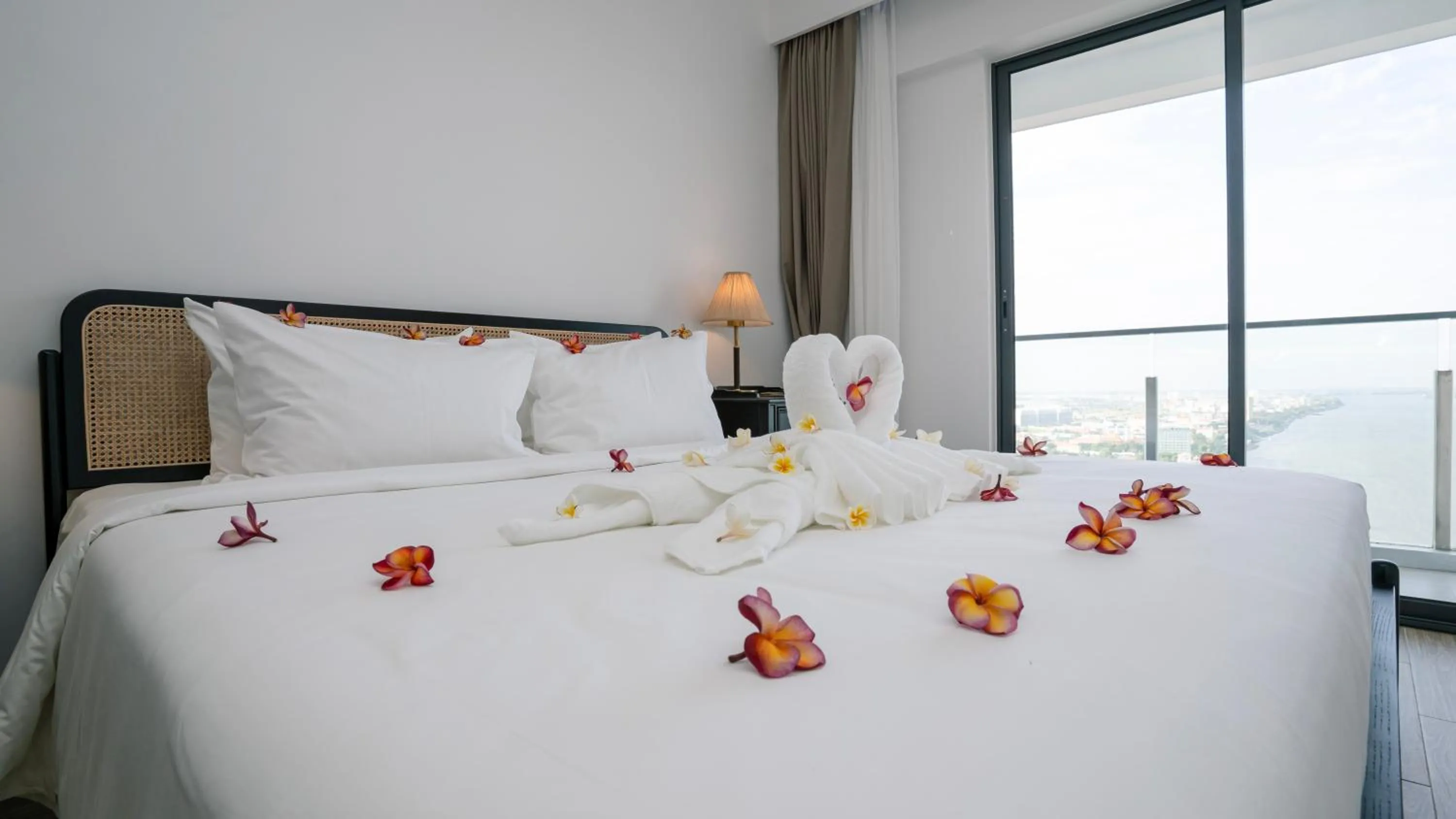 Natural landscape, Bed in Merton Holiday Inn