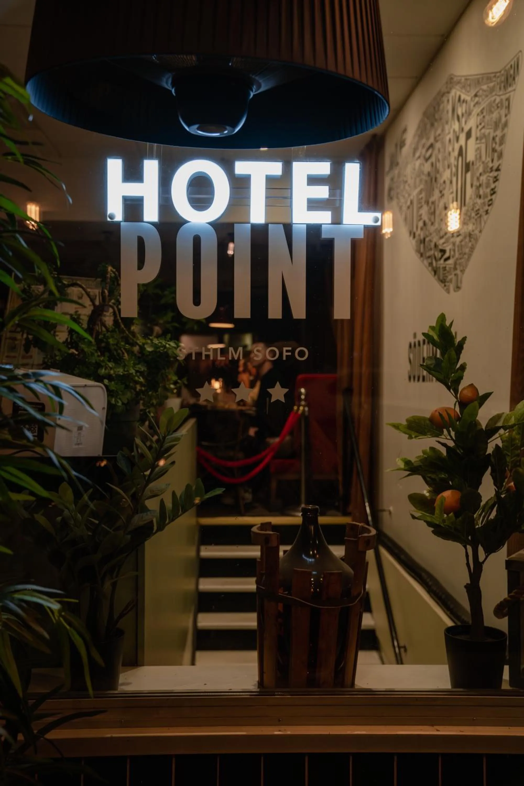 Restaurant/places to eat in Hotel Point