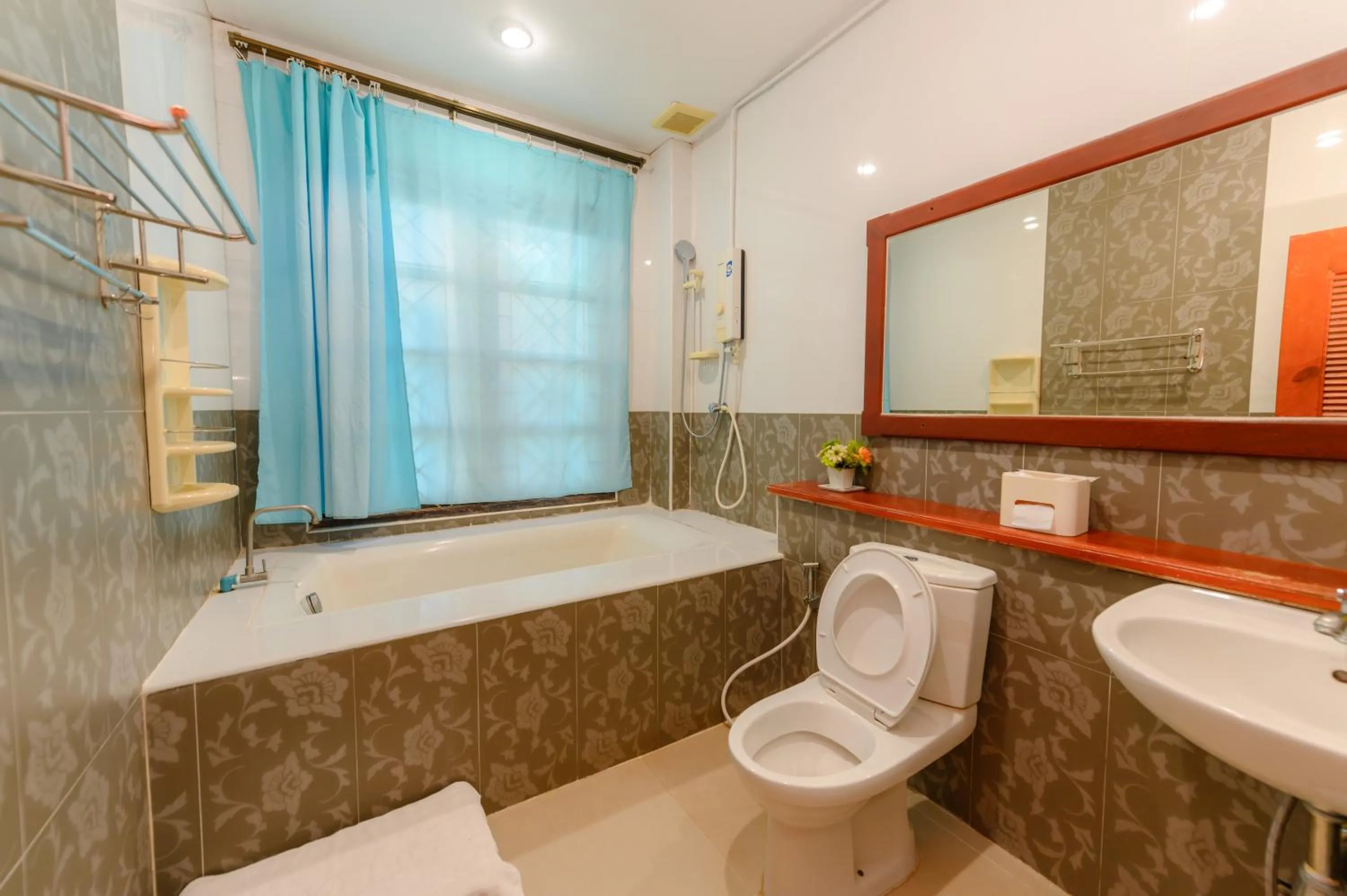 Bathroom in Kongkhamkoon Hotel
