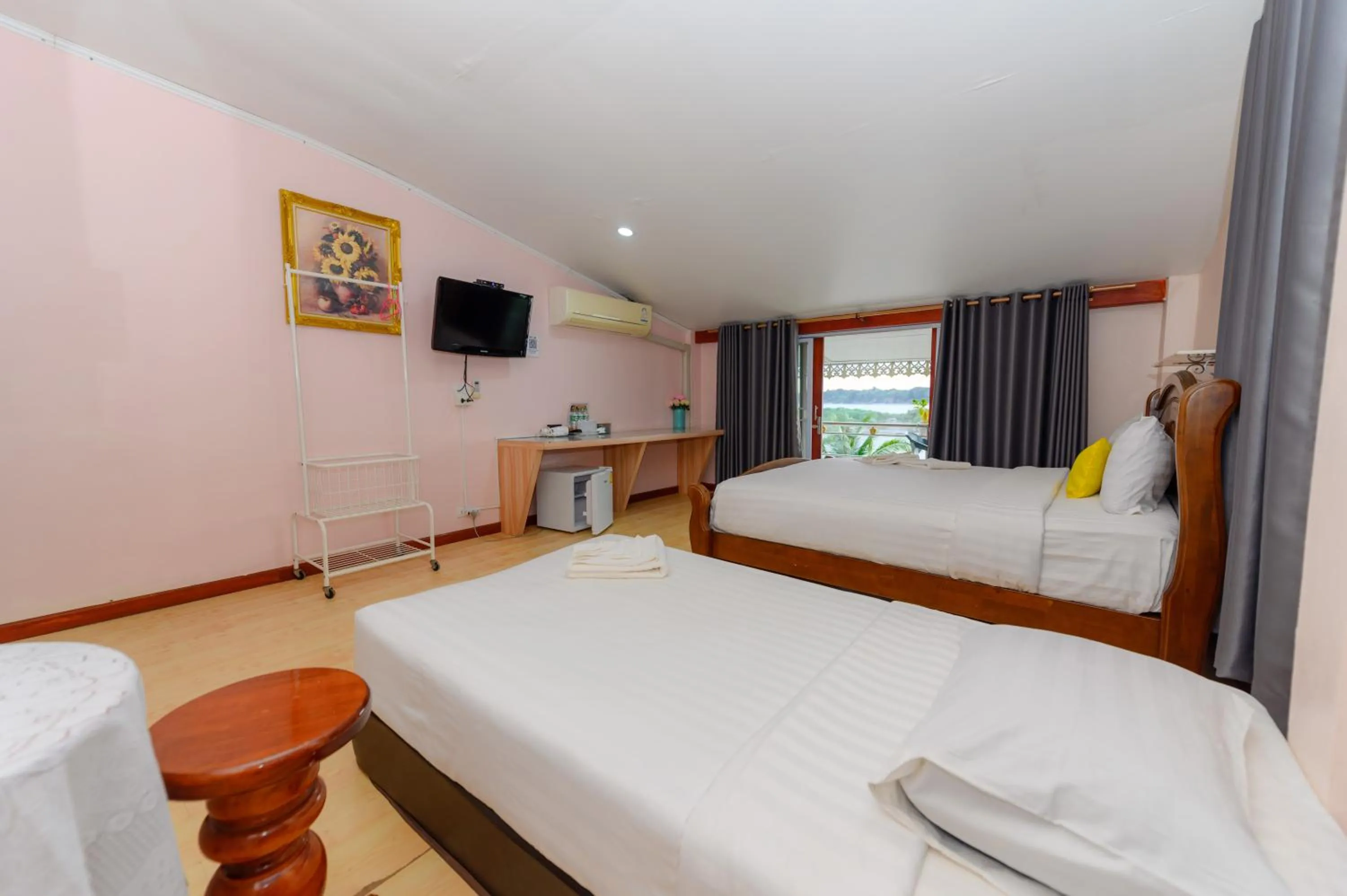 Bed in Kongkhamkoon Hotel