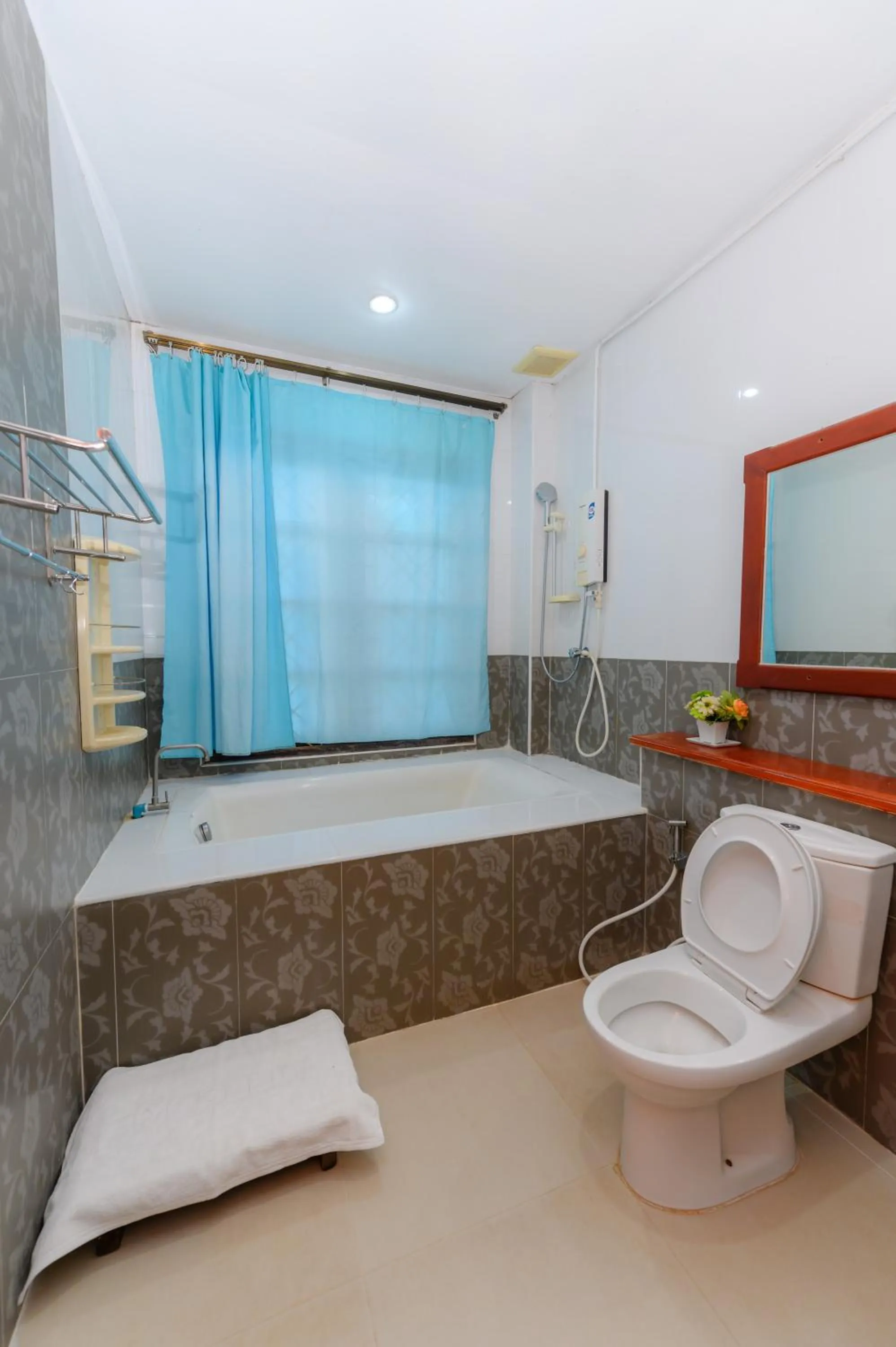 Bathroom in Kongkhamkoon Hotel