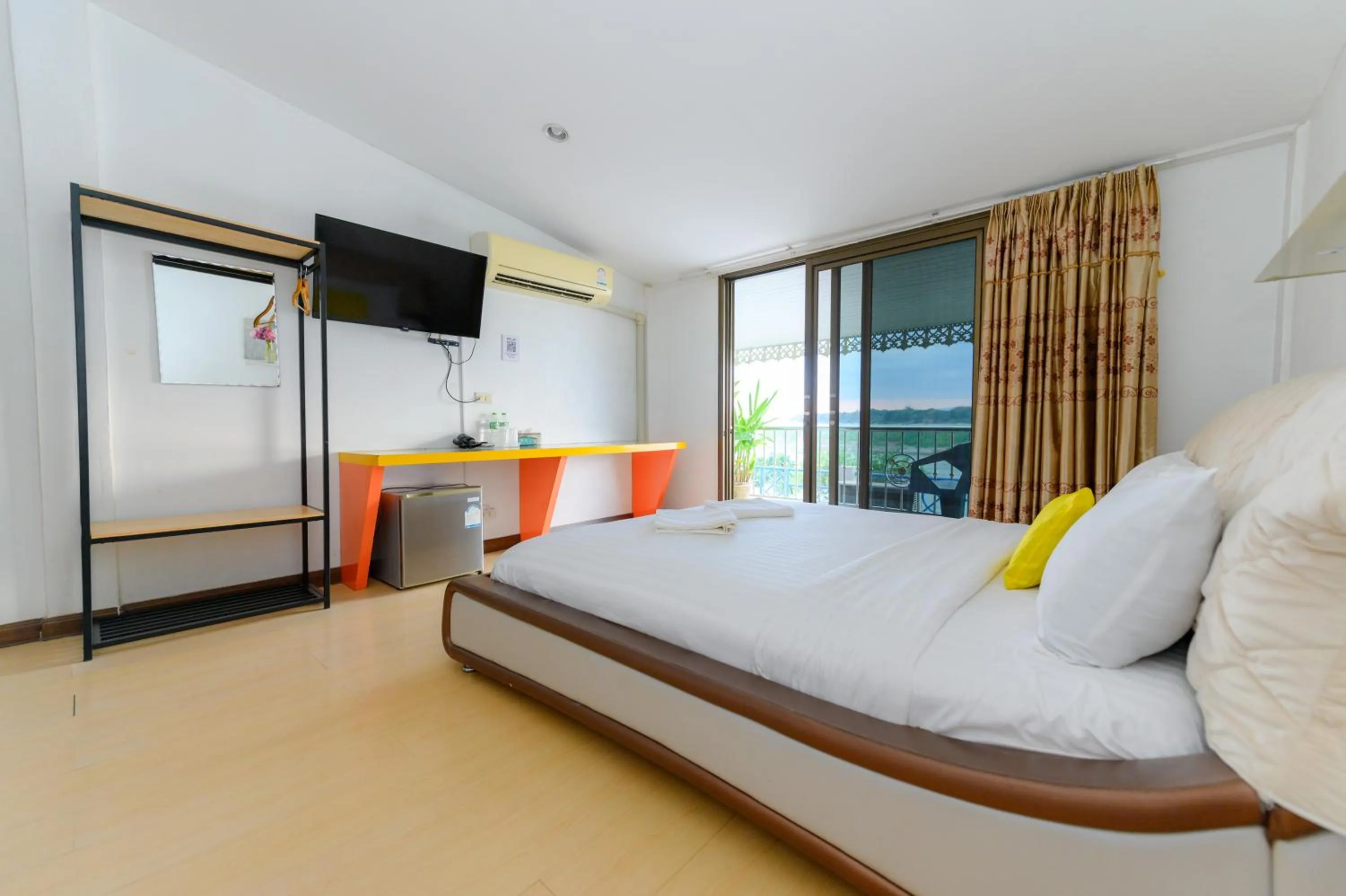 Bedroom, Bed in Kongkhamkoon Hotel