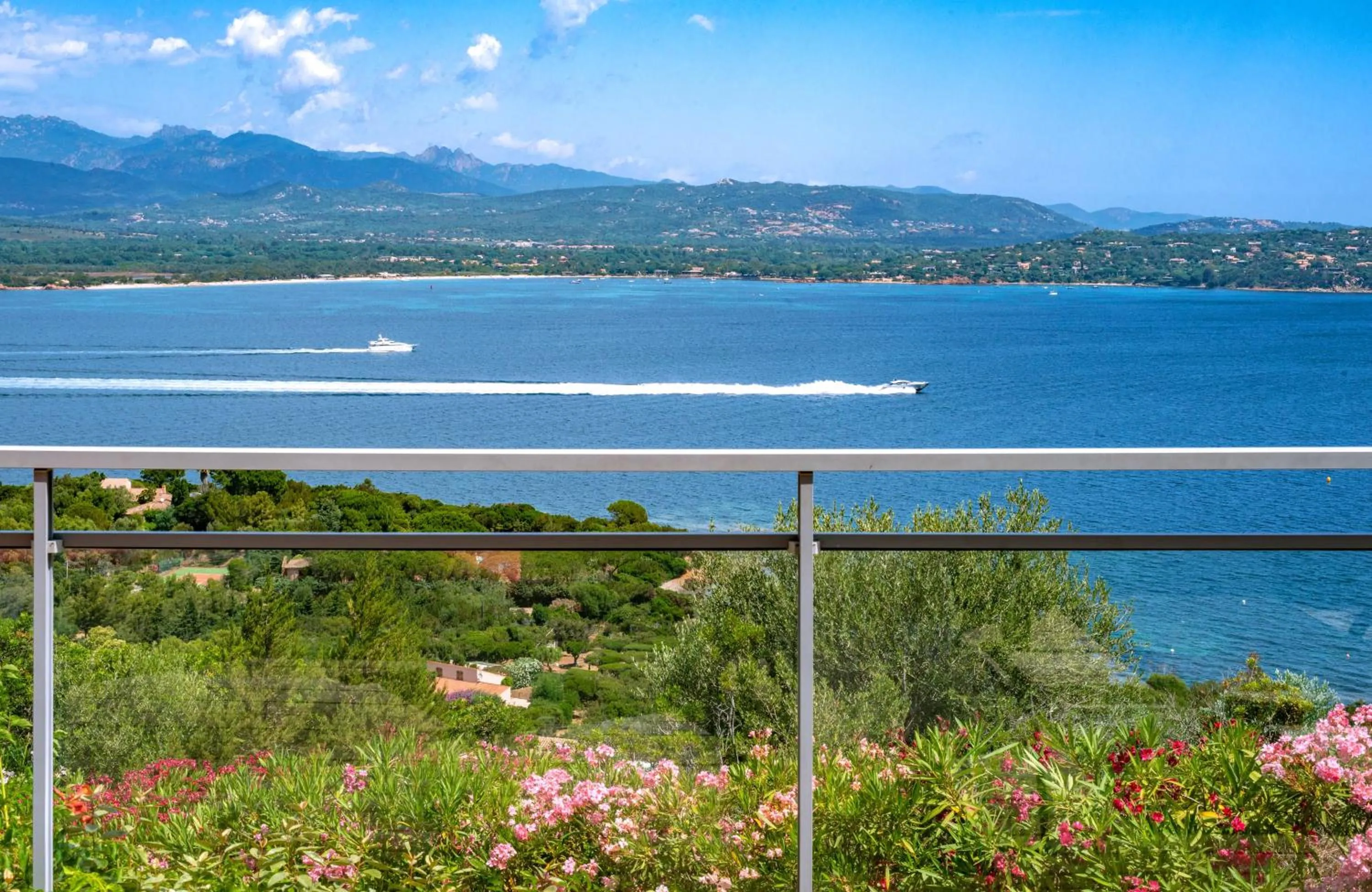 Sea view in Les Hauts de Pavellone