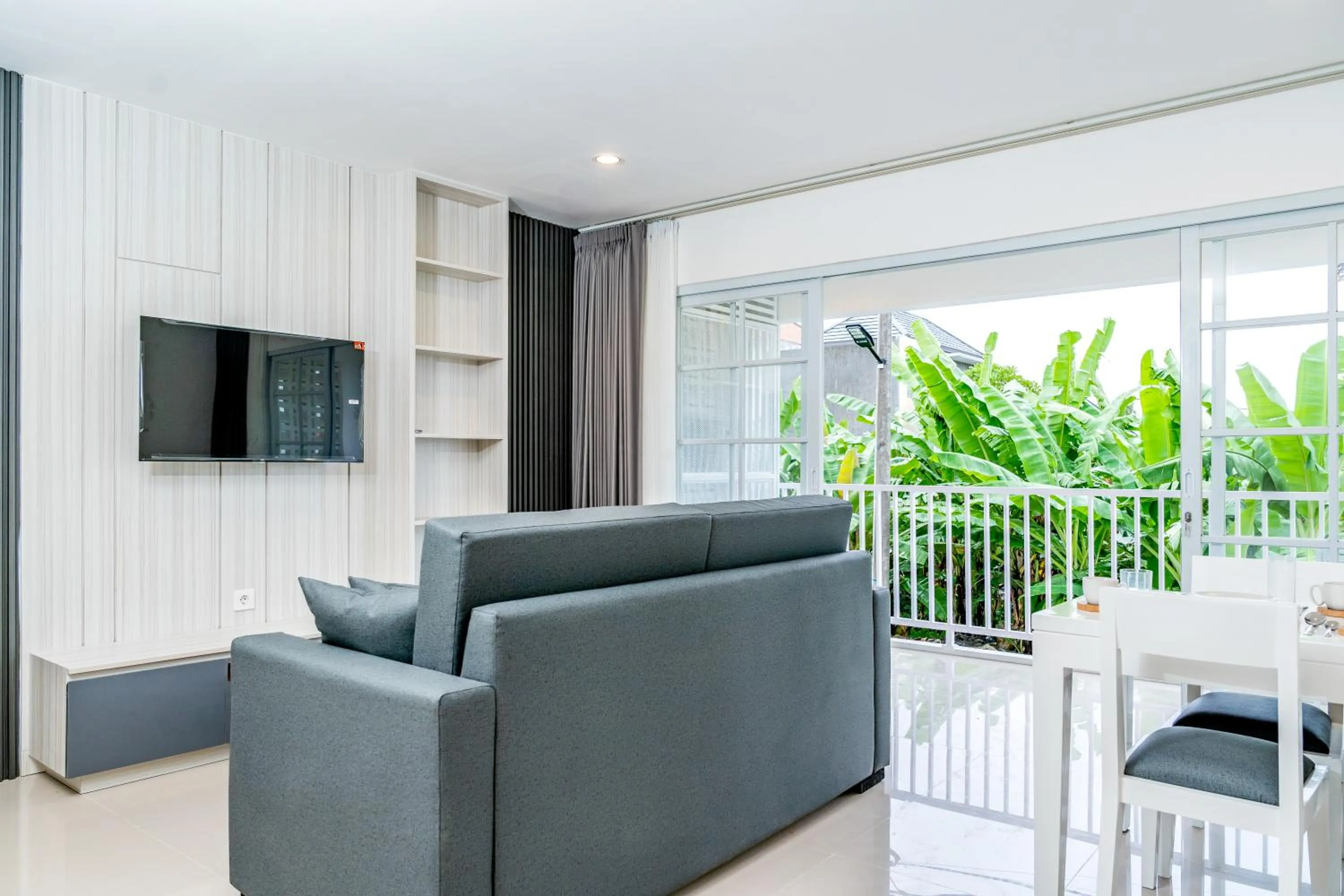 Communal lounge/ TV room in Artha Villa Pererenan By Fays Hospitality