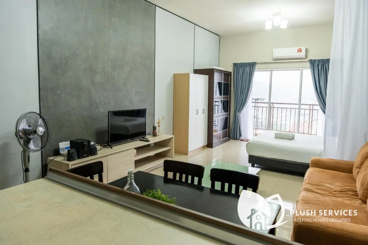 Living room, Bed in Windsor Tower Sri Hartamas by Plush