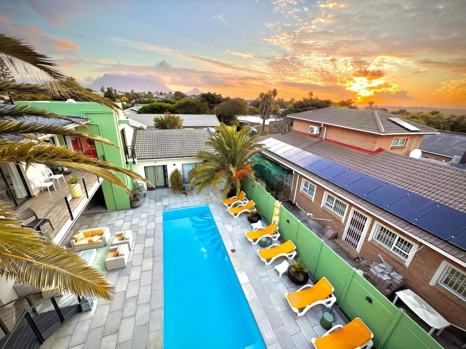 Swimming pool in Cape Town 4U Guesthouse