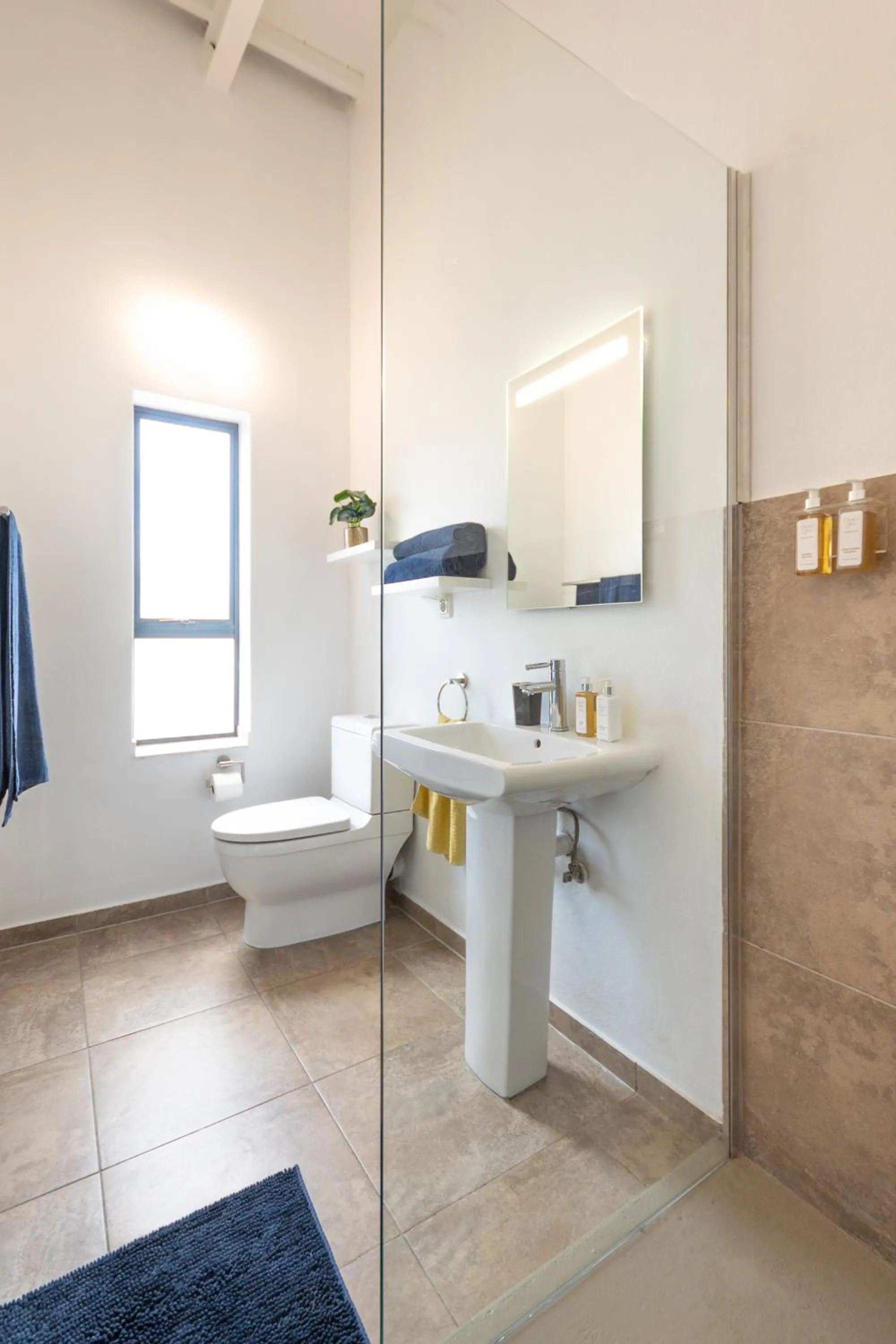 Shower in Cape Town 4U Guesthouse