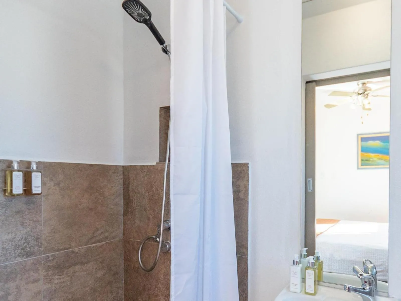 Shower in Cape Town 4U Guesthouse