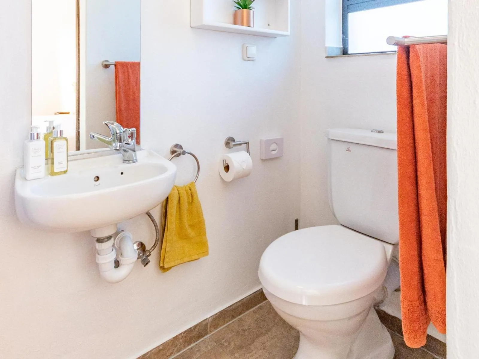 Toilet in Cape Town 4U Guesthouse