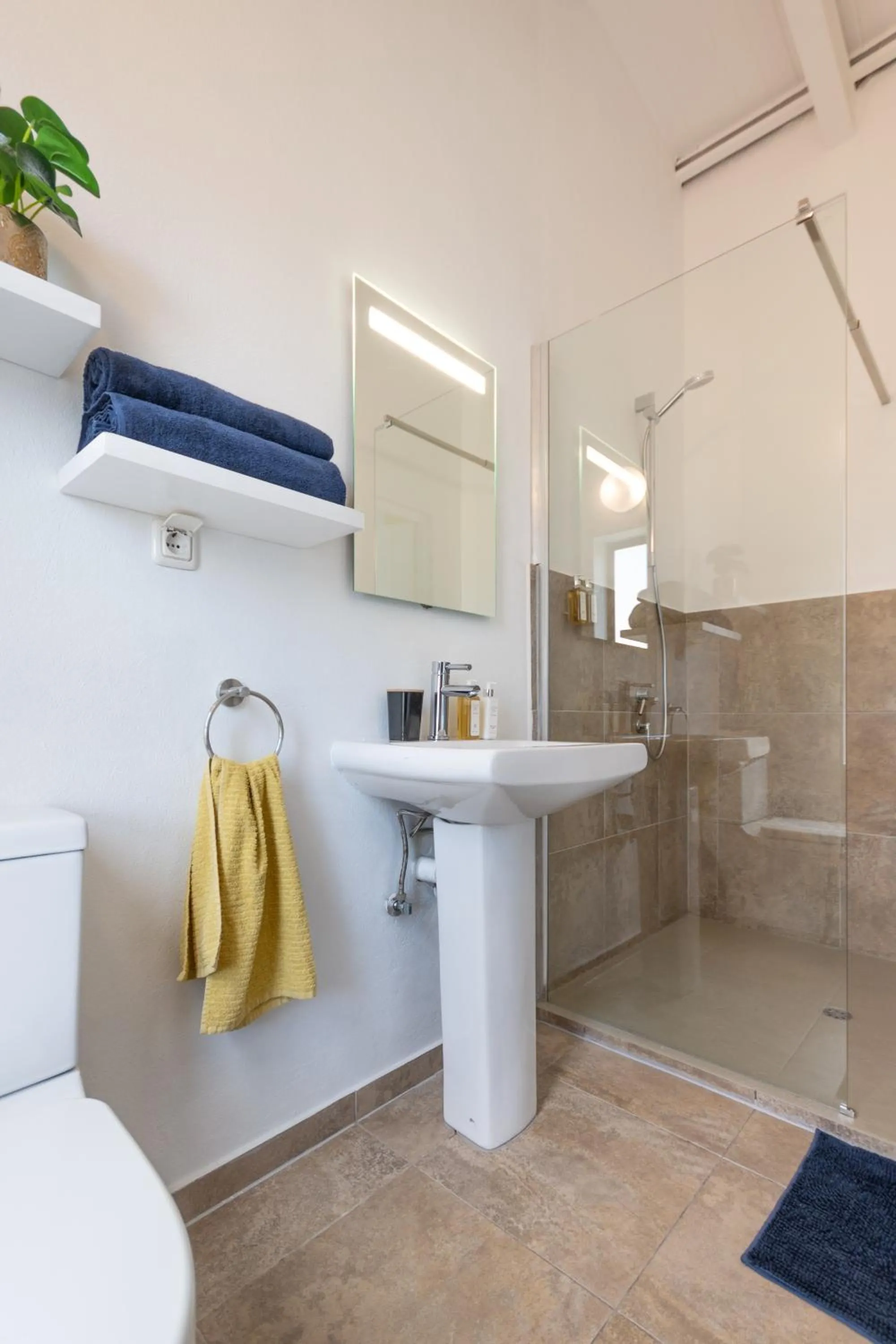 Shower in Cape Town 4U Guesthouse