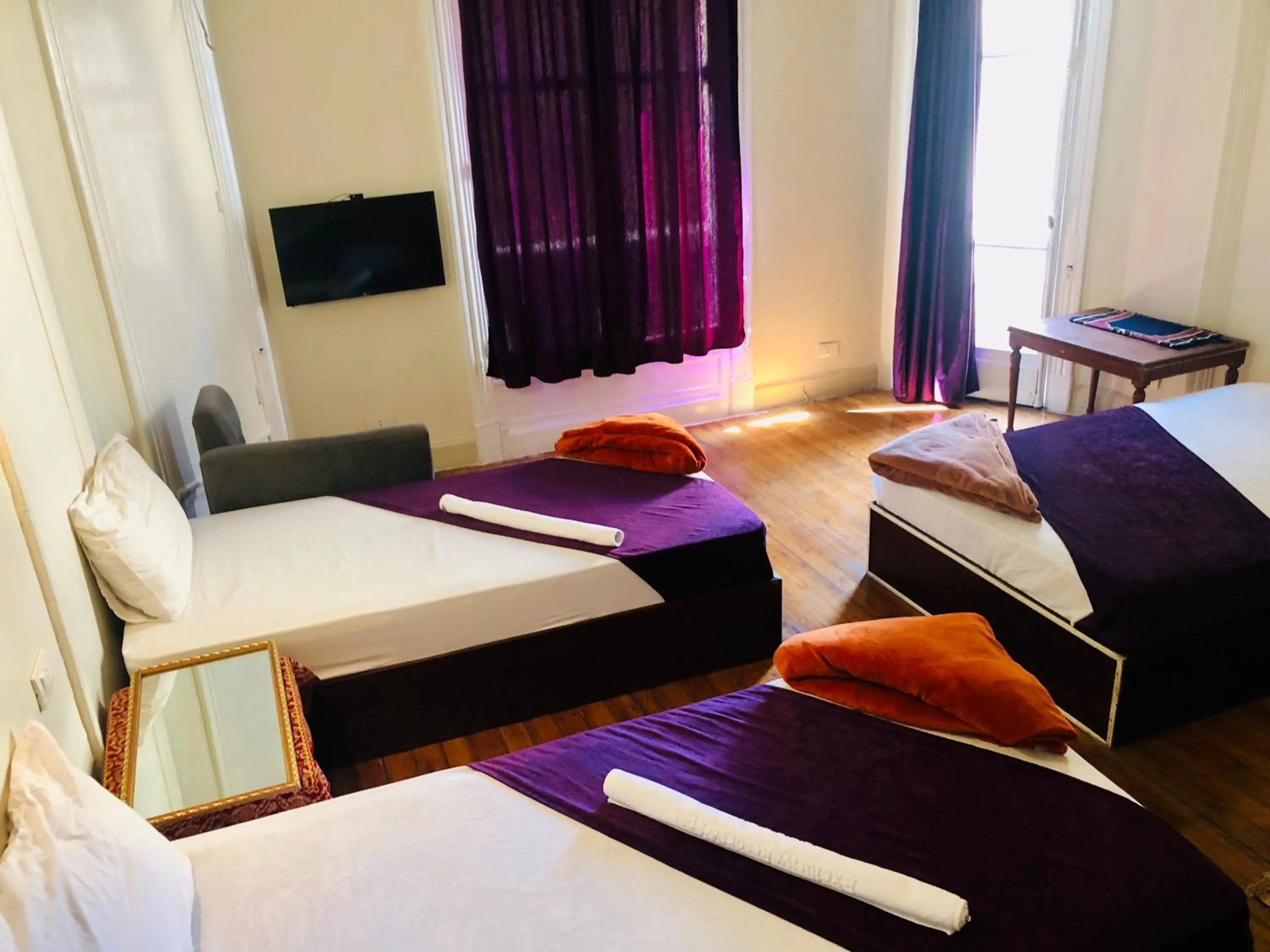 Communal lounge/ TV room, Bed in Mesho Cairo Hostel