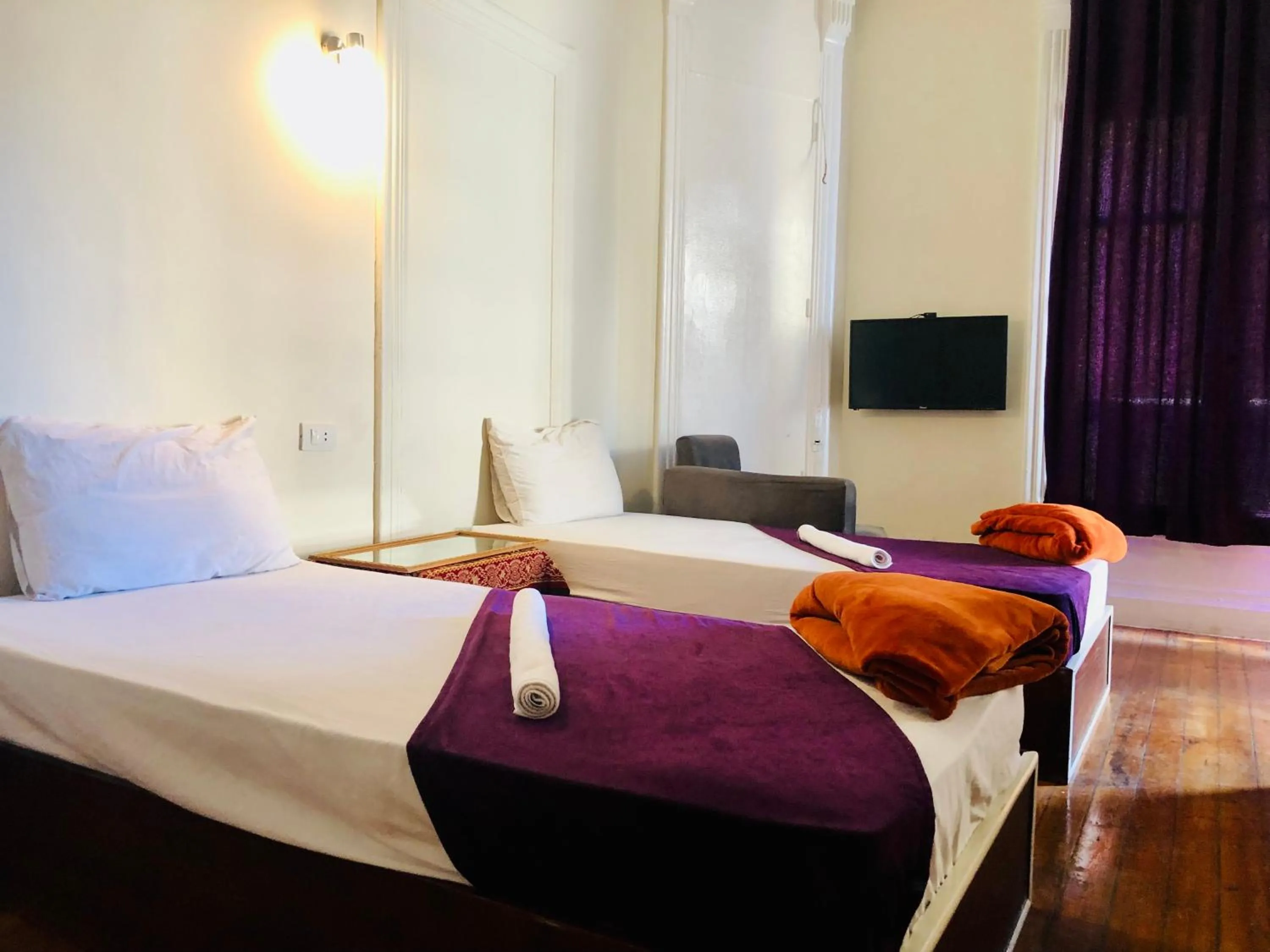 Communal lounge/ TV room, Bed in Mesho Cairo Hostel