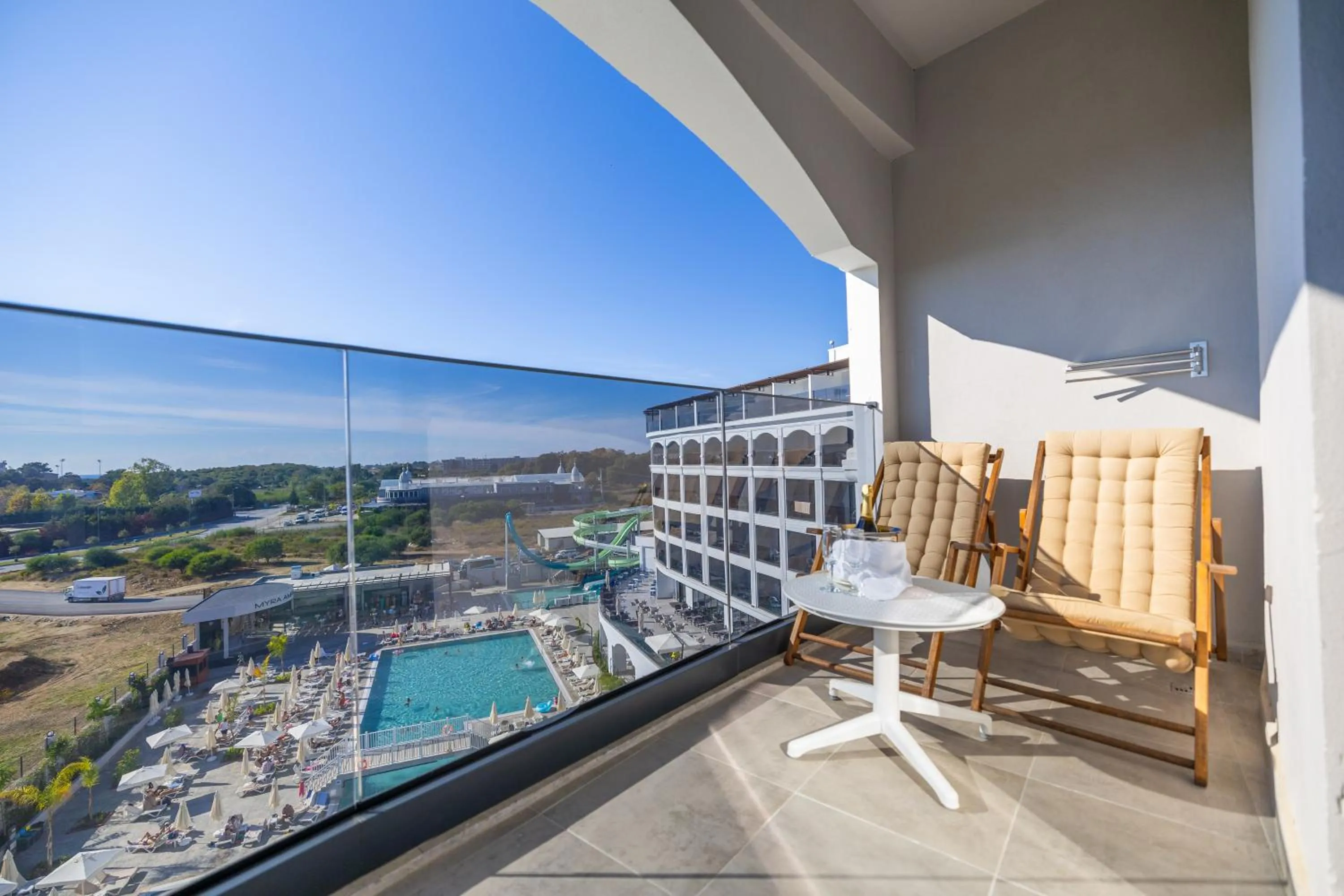 Side Moon Palace Hotel