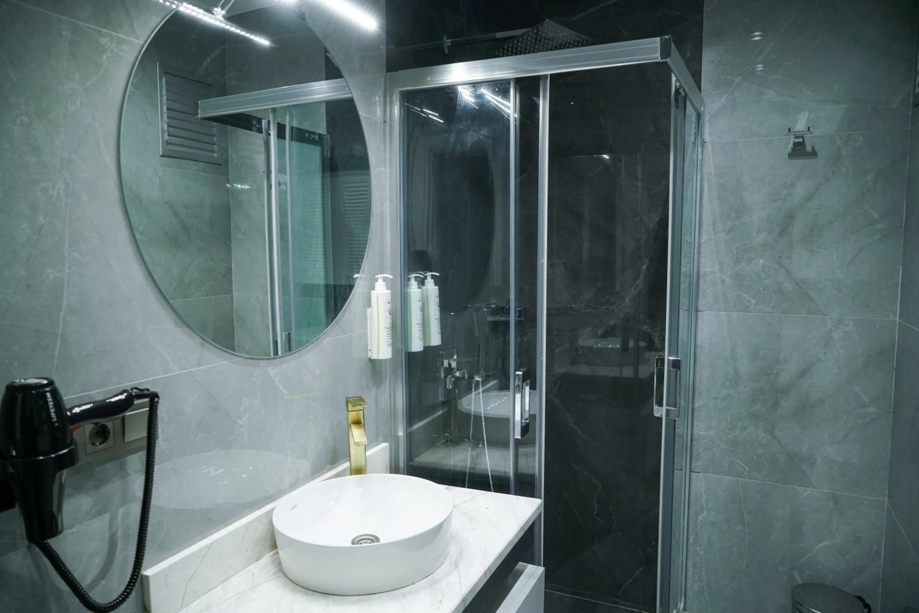 Shower in Elite World Homes Istanbul Bosphorus