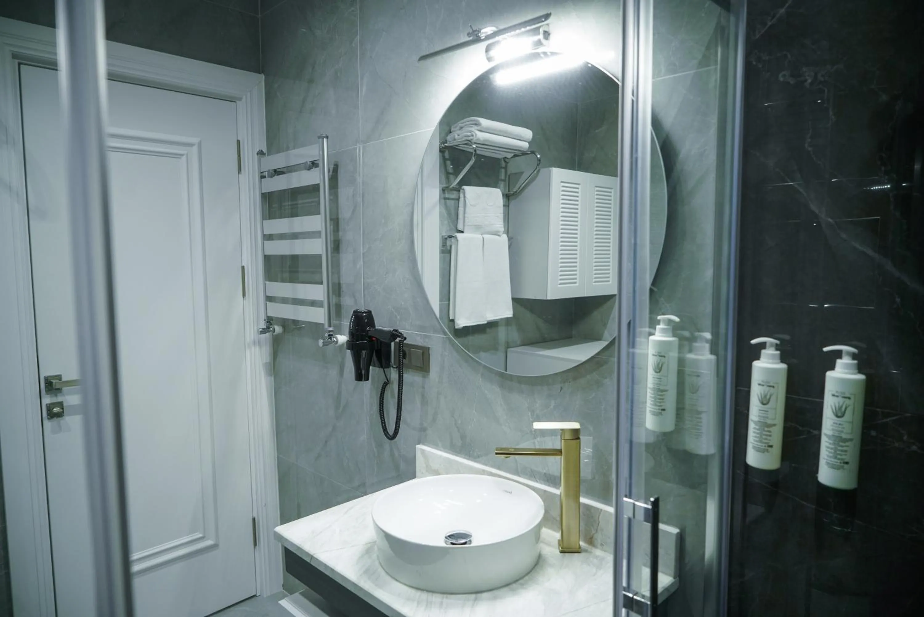 Shower in Elite World Homes Istanbul Bosphorus