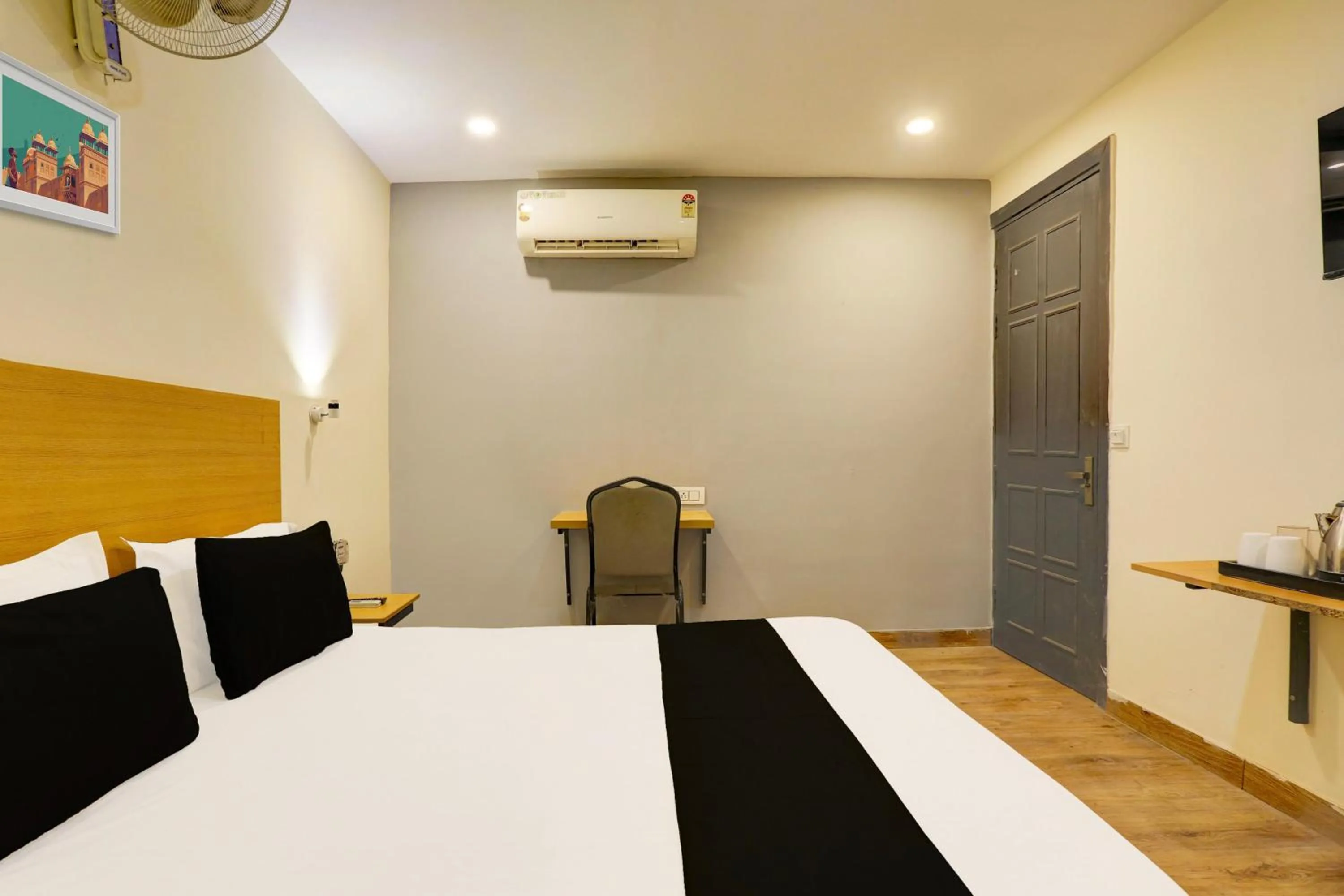 Bedroom, Bed in Super Hotel O Near Uttam Nagar East Metro