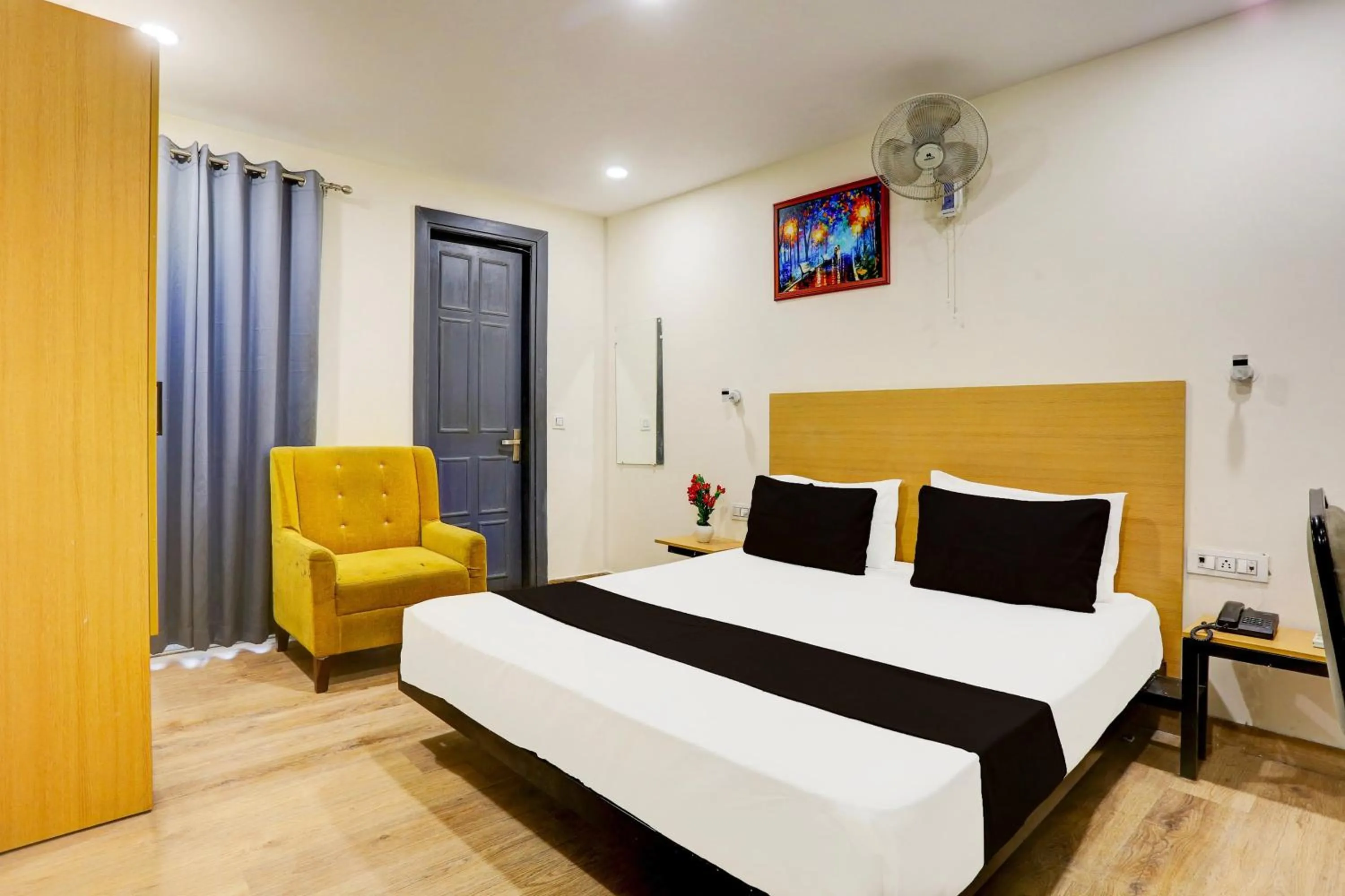 Bedroom, Bed in Super Hotel O Near Uttam Nagar East Metro
