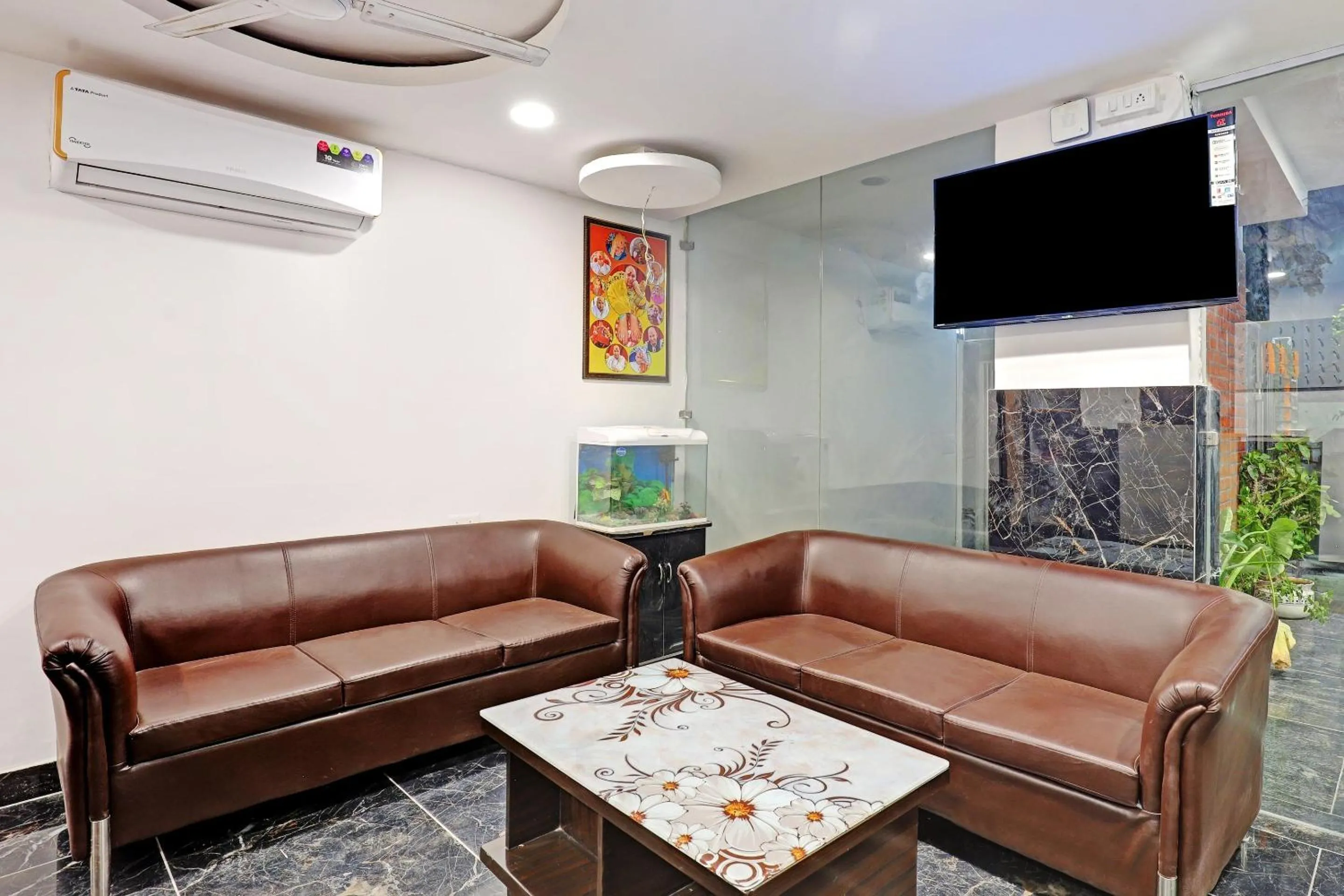 Lobby or reception in Super Townhouse Roadway Inn