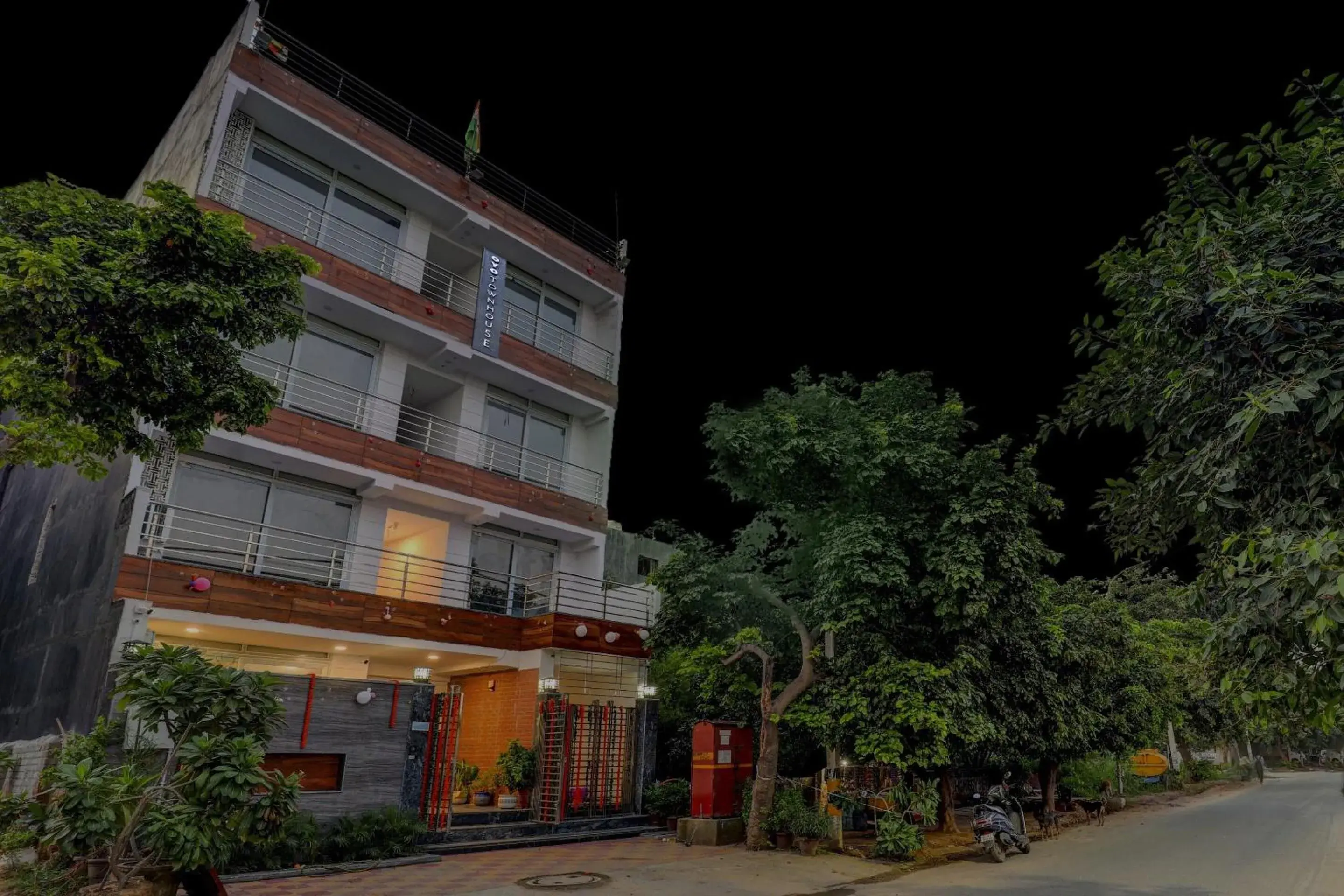 Facade/entrance in Super Townhouse Roadway Inn Facade/entrance in Super Townhouse Roadway Inn