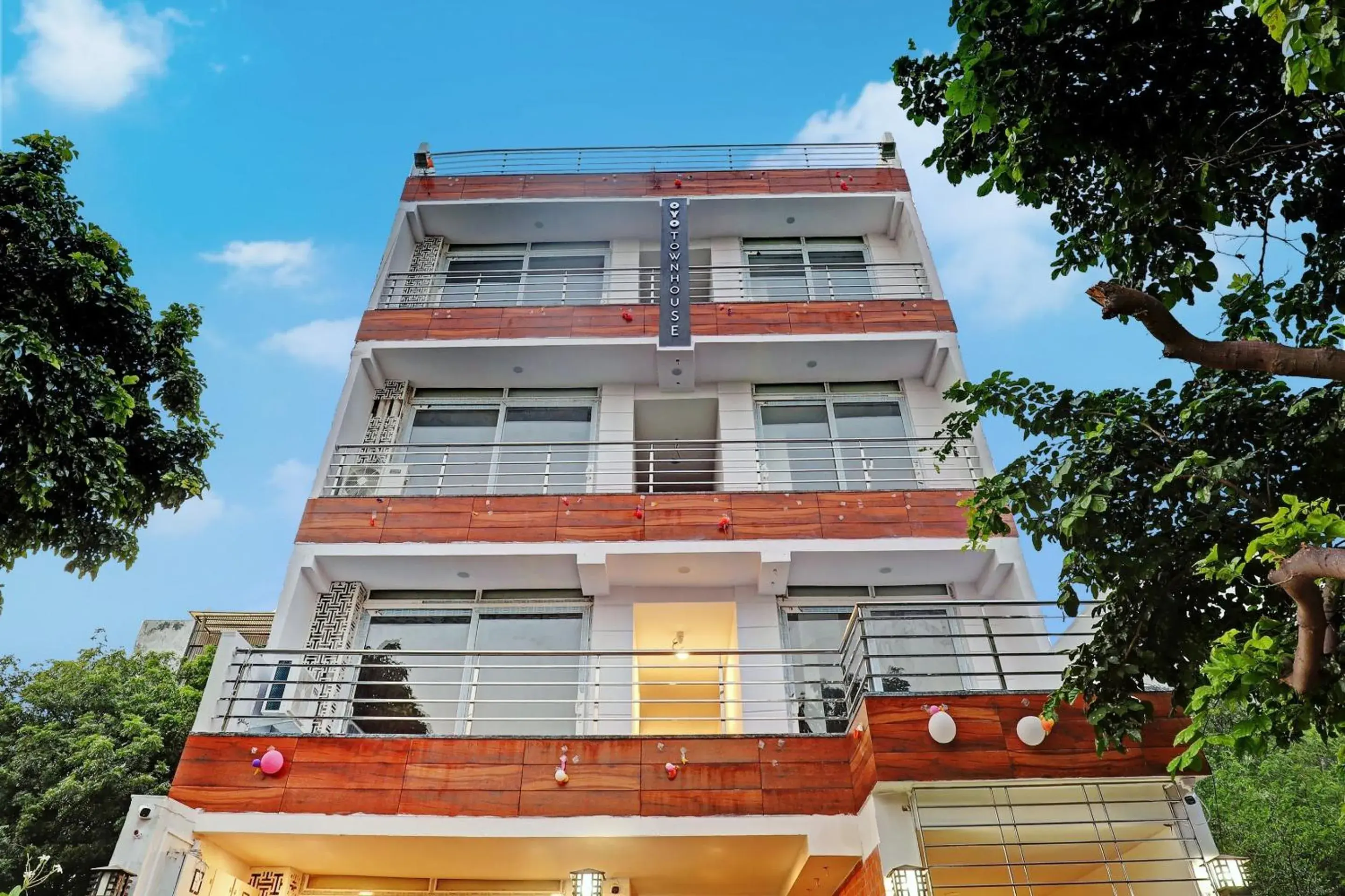 Facade/entrance in Super Townhouse Roadway Inn Facade/entrance in Super Townhouse Roadway Inn