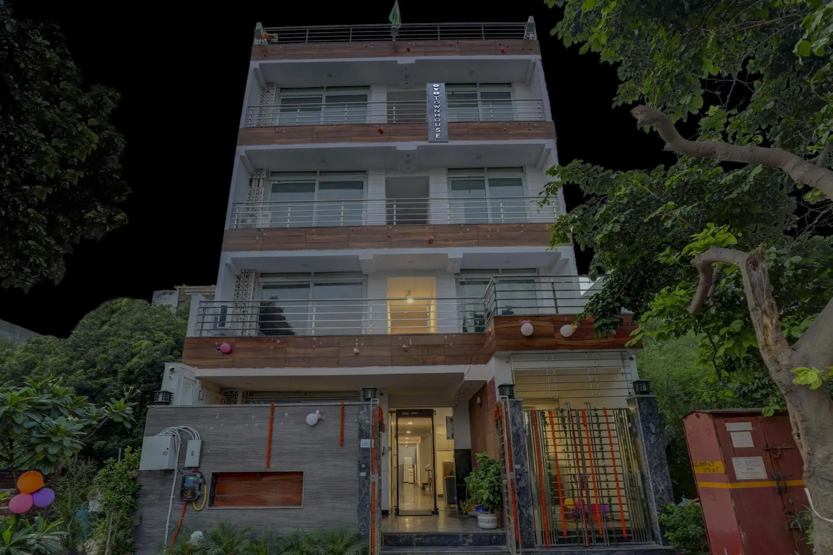 Facade/entrance in Super Townhouse Roadway Inn Facade/entrance in Super Townhouse Roadway Inn