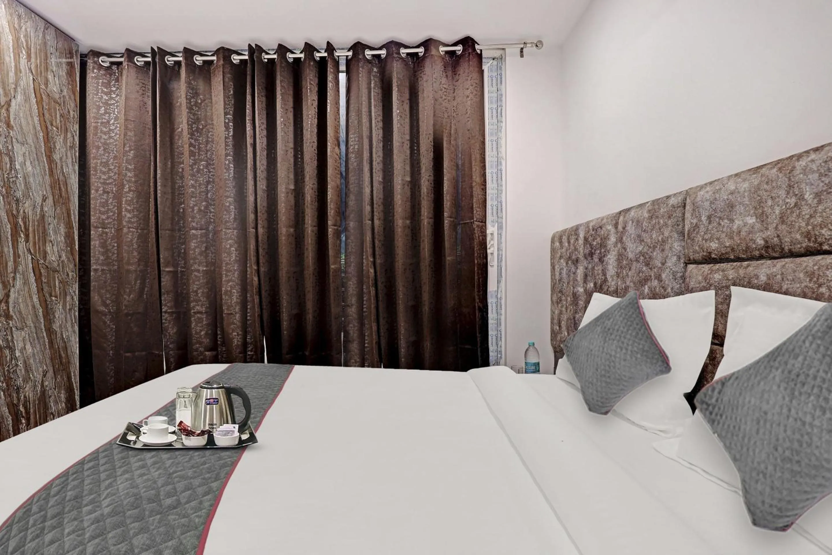 Bedroom, Bed in Super Townhouse Roadway Inn