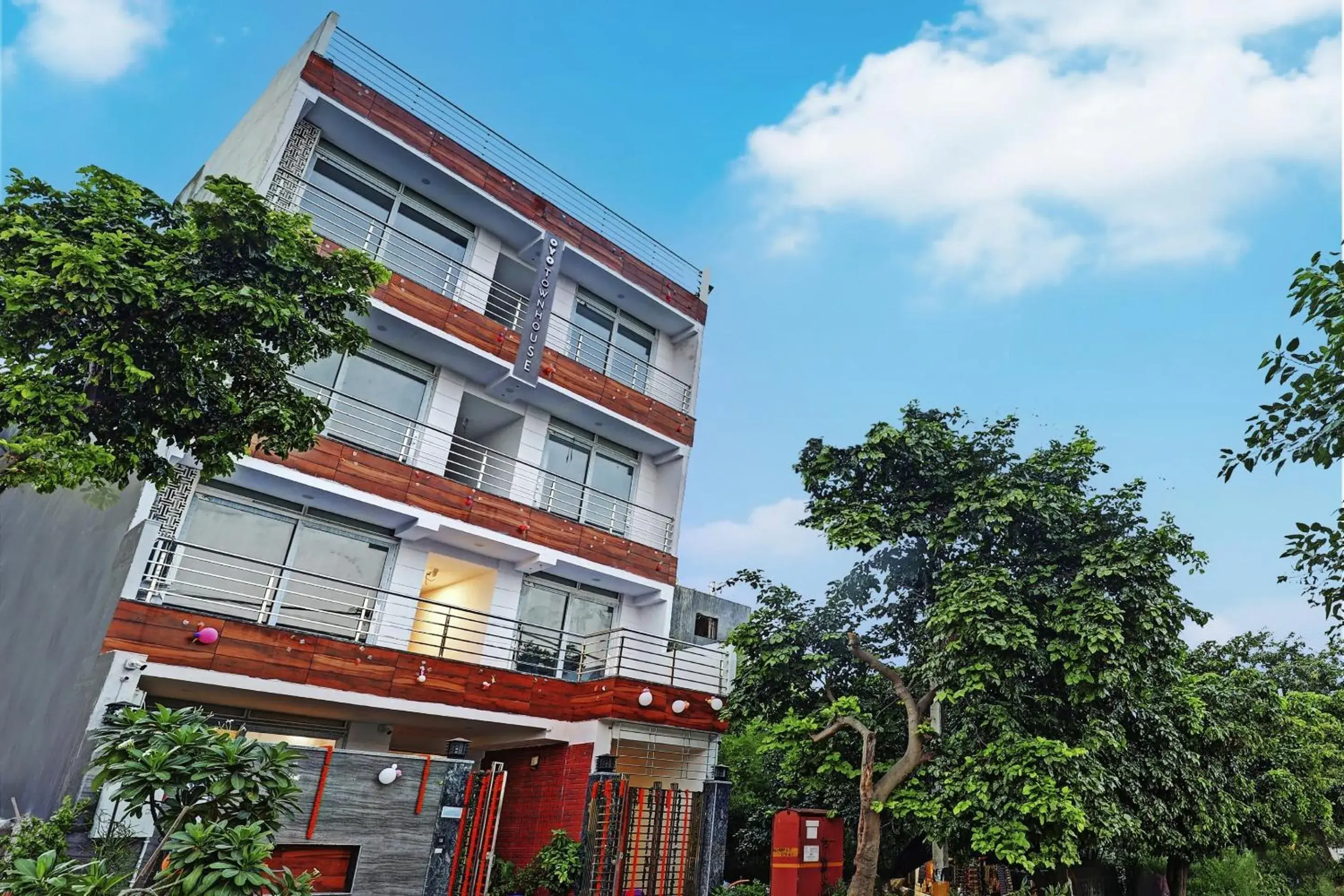 Facade/entrance in Super Townhouse Roadway Inn Facade/entrance in Super Townhouse Roadway Inn