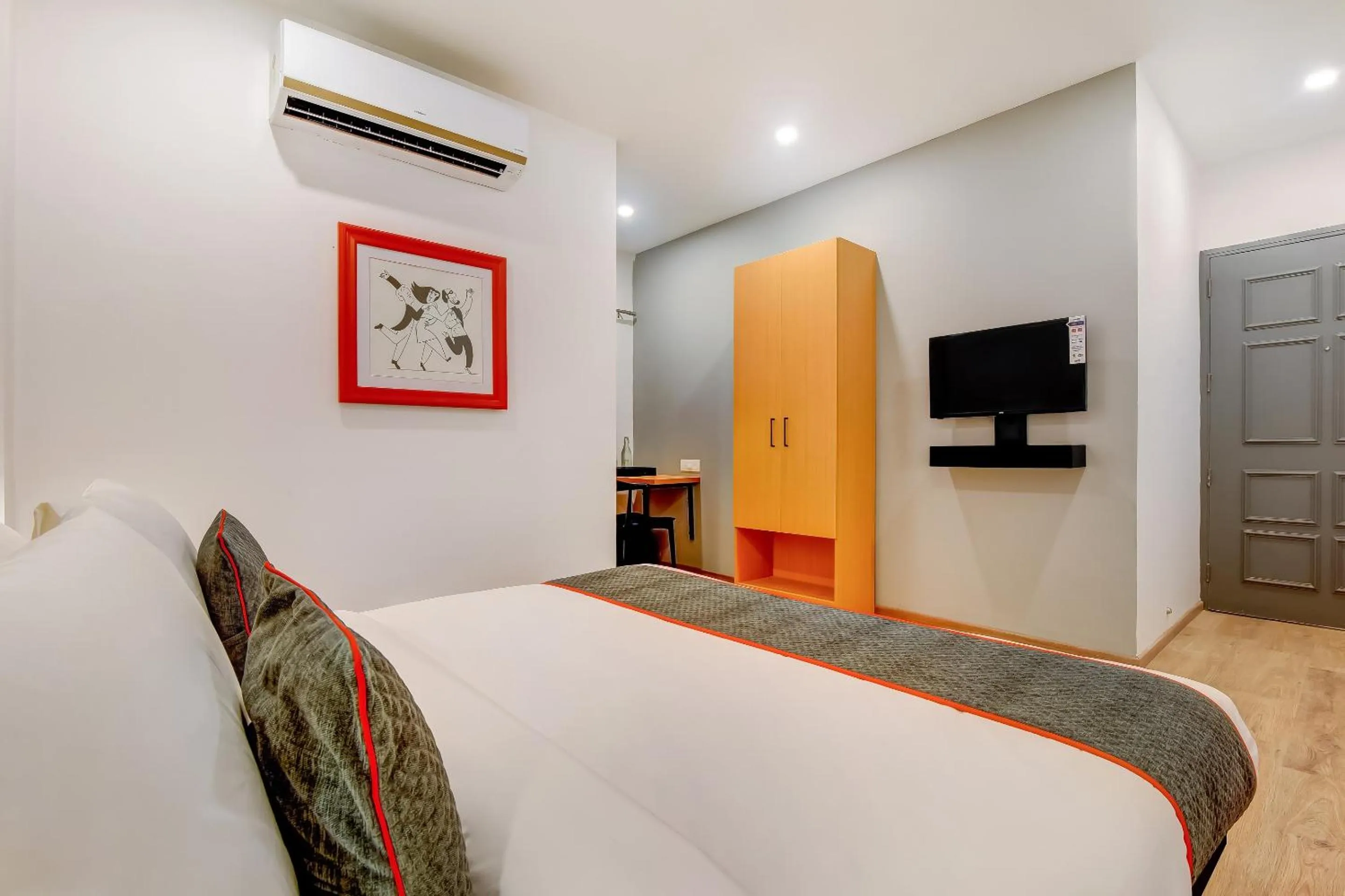 Bed in Collection O Near Kohat Enclave Metro Station